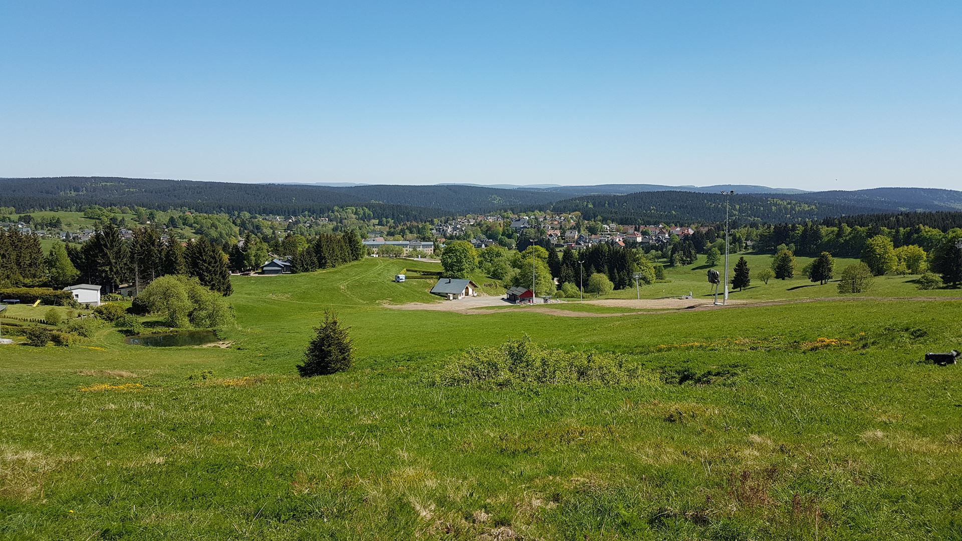 Blick auf Schmiedefeld am Rennsteig