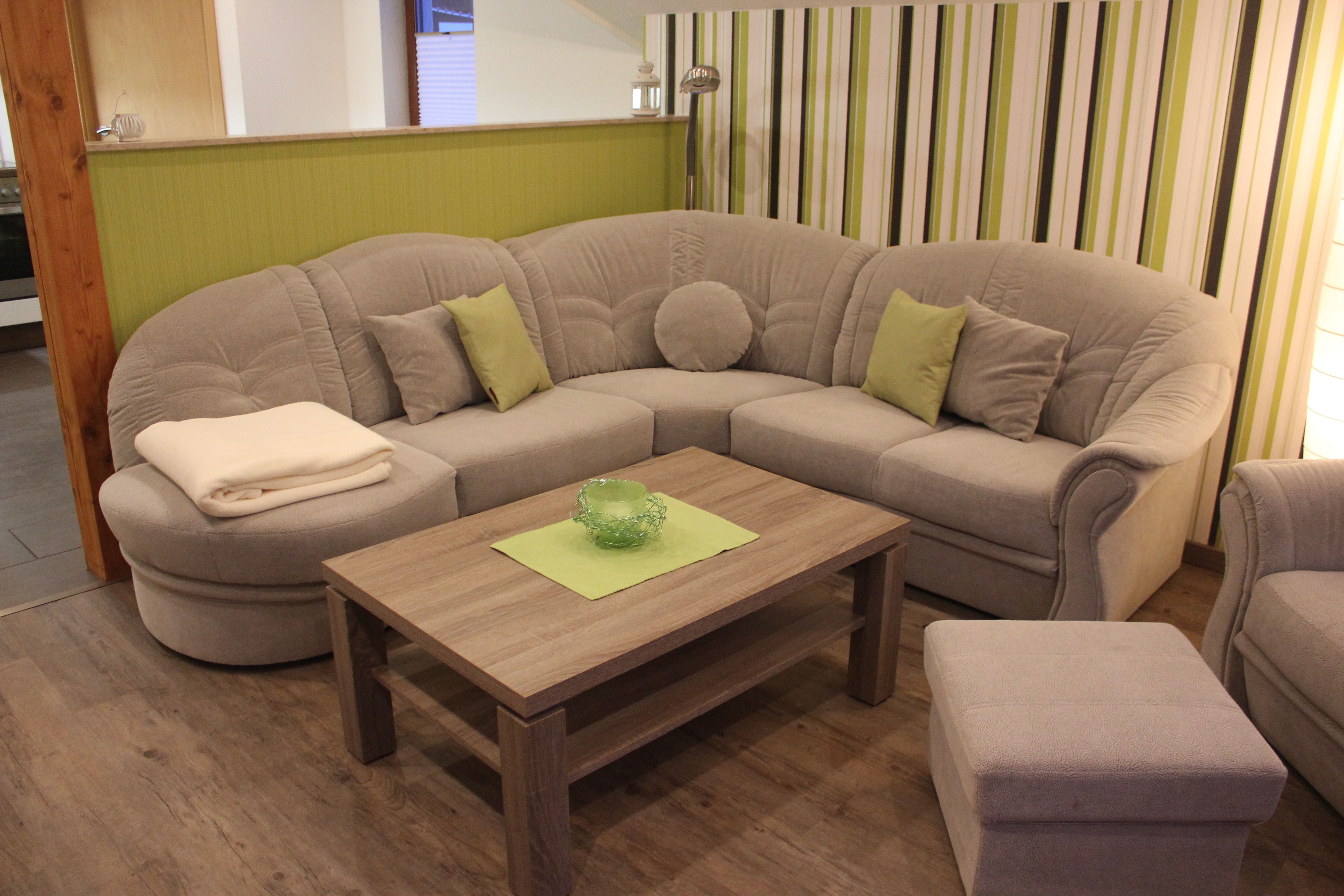 Fambach Ortsteil Heßles Ferienwohnung Nüssleshof Wohnzimmer Sofa