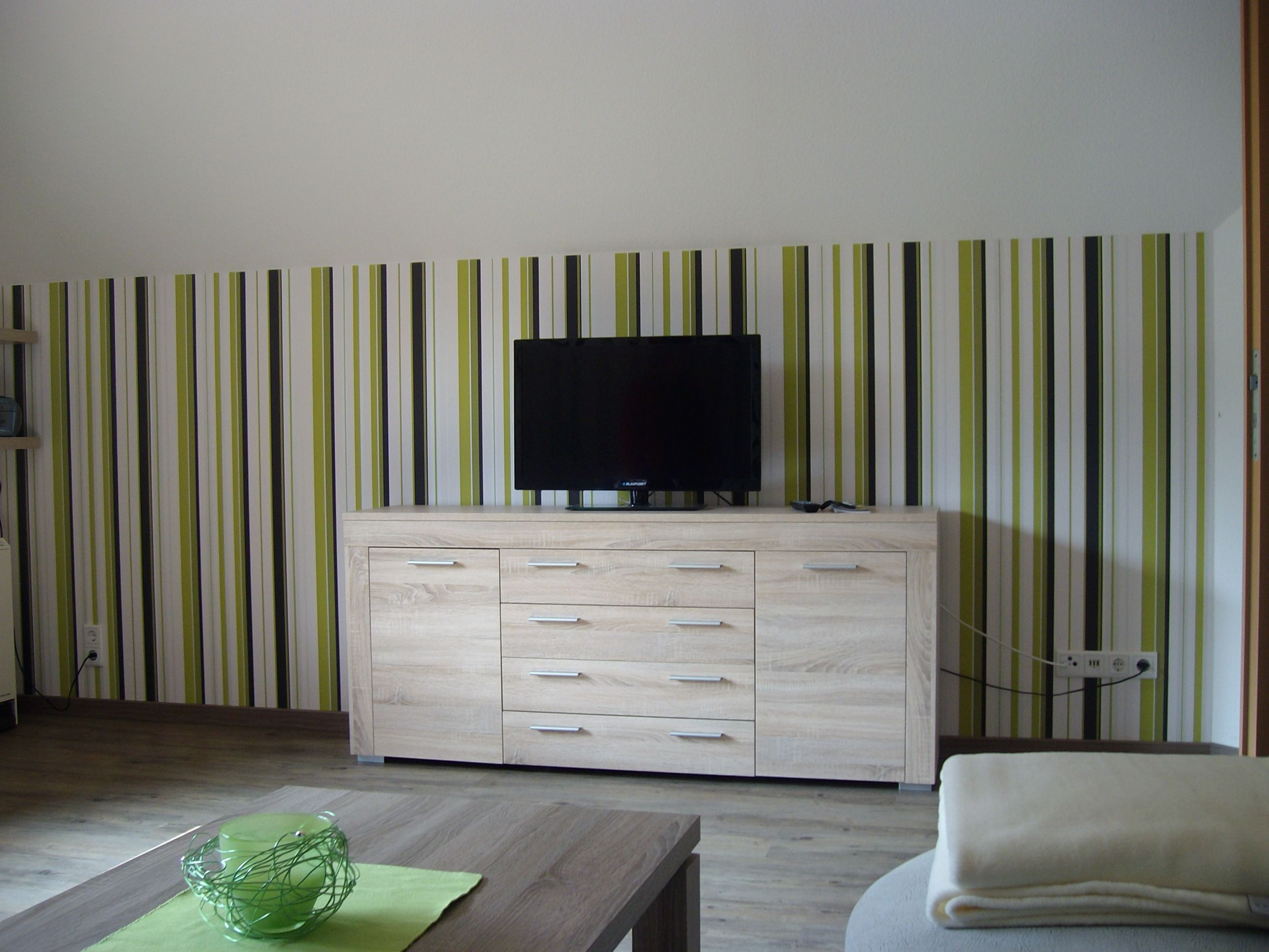 Fambach Ortsteil Heßles Ferienwohnung Nüssleshof Wohnzimmer Blick auf den TV1