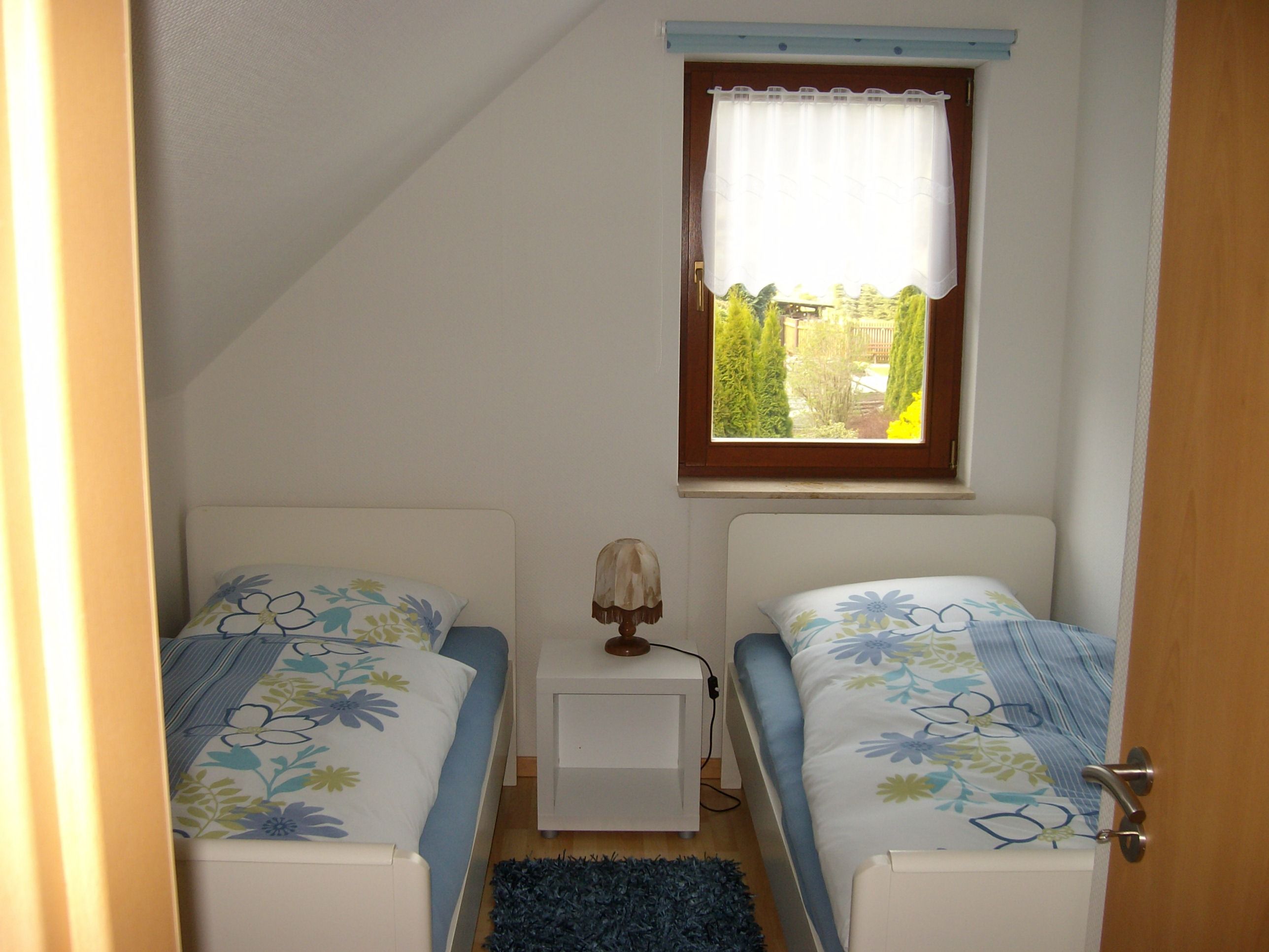 Fambach Ortsteil Heßles Ferienwohnung Nüssleshof Doppelbett im Schlafzimmer