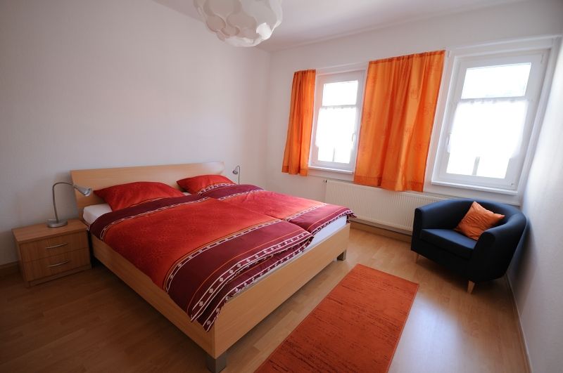 Schlafzimmer 1