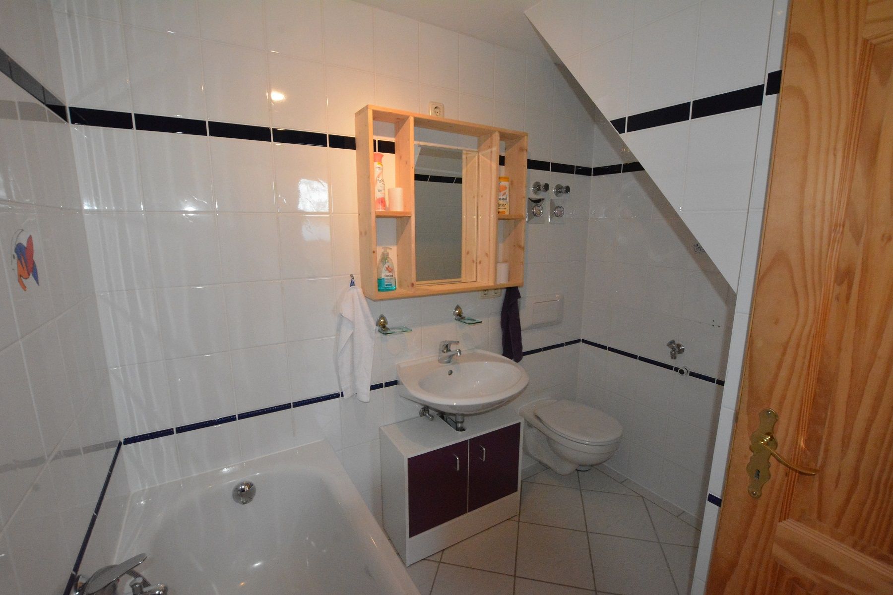 Bad mit Badewanne