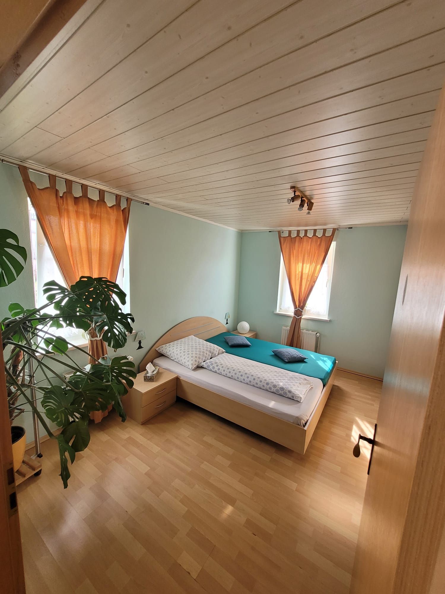 Schlafzimmer 1