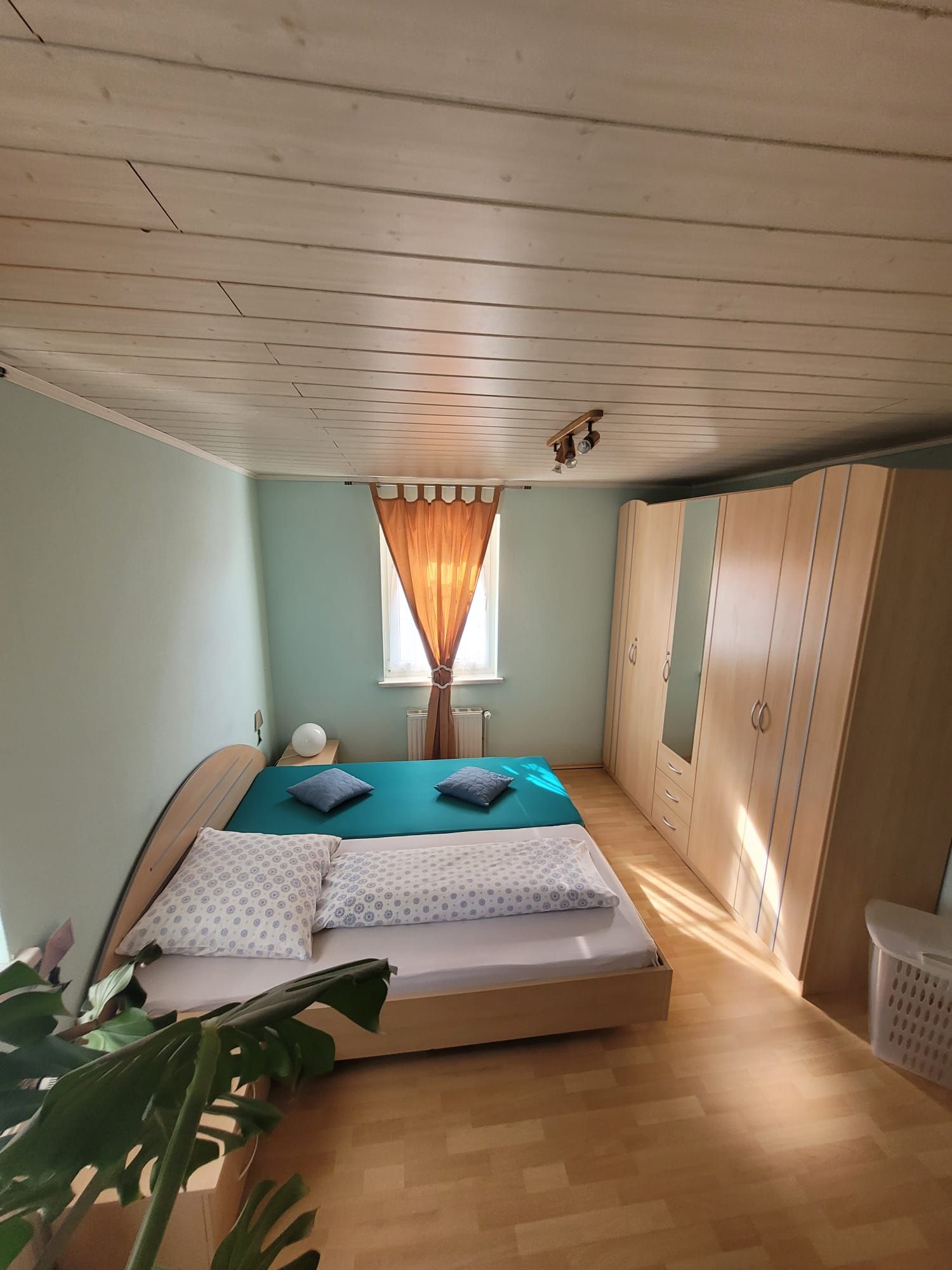 Schlafzimmer 1