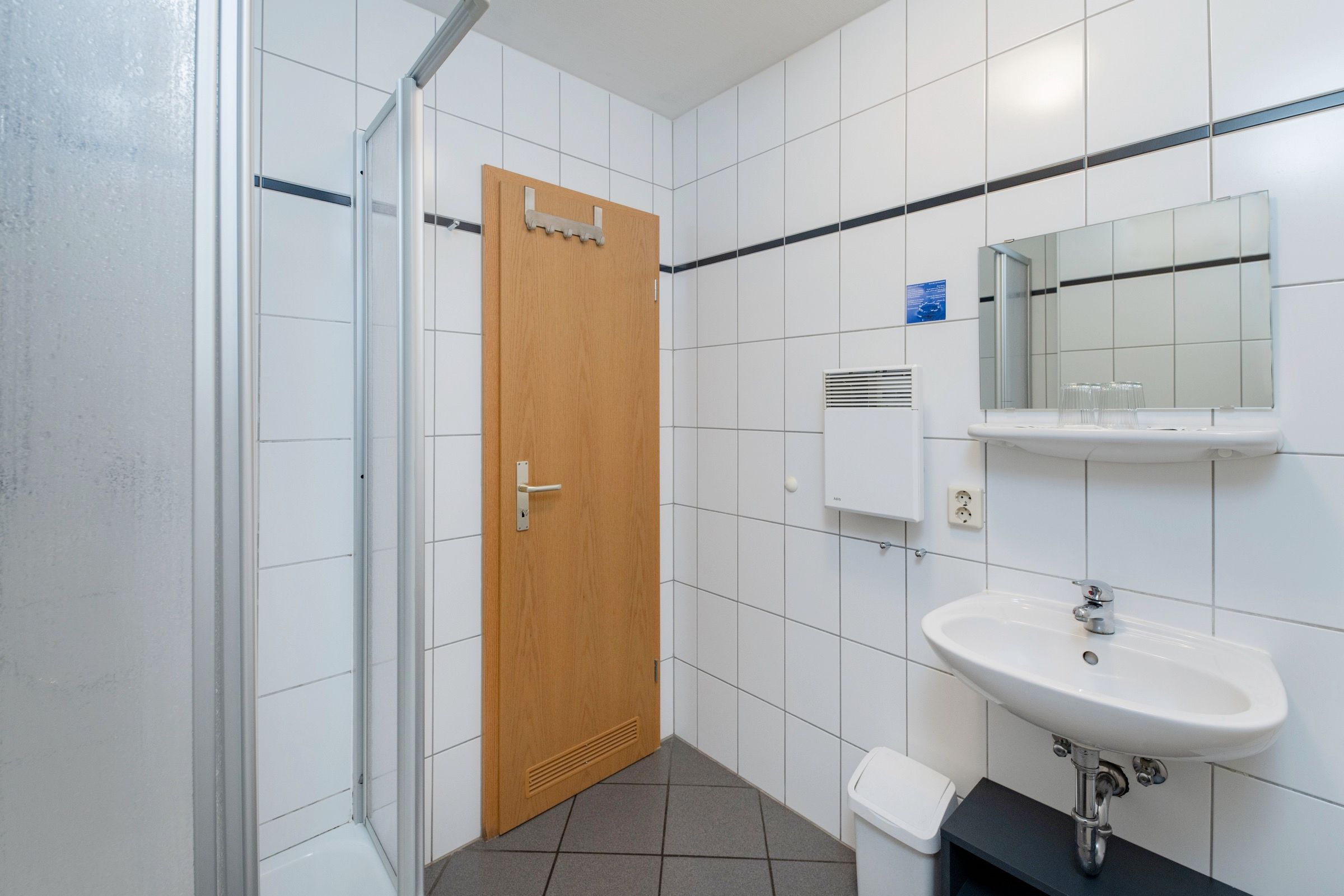 Doppelzimmer Economy / Bad