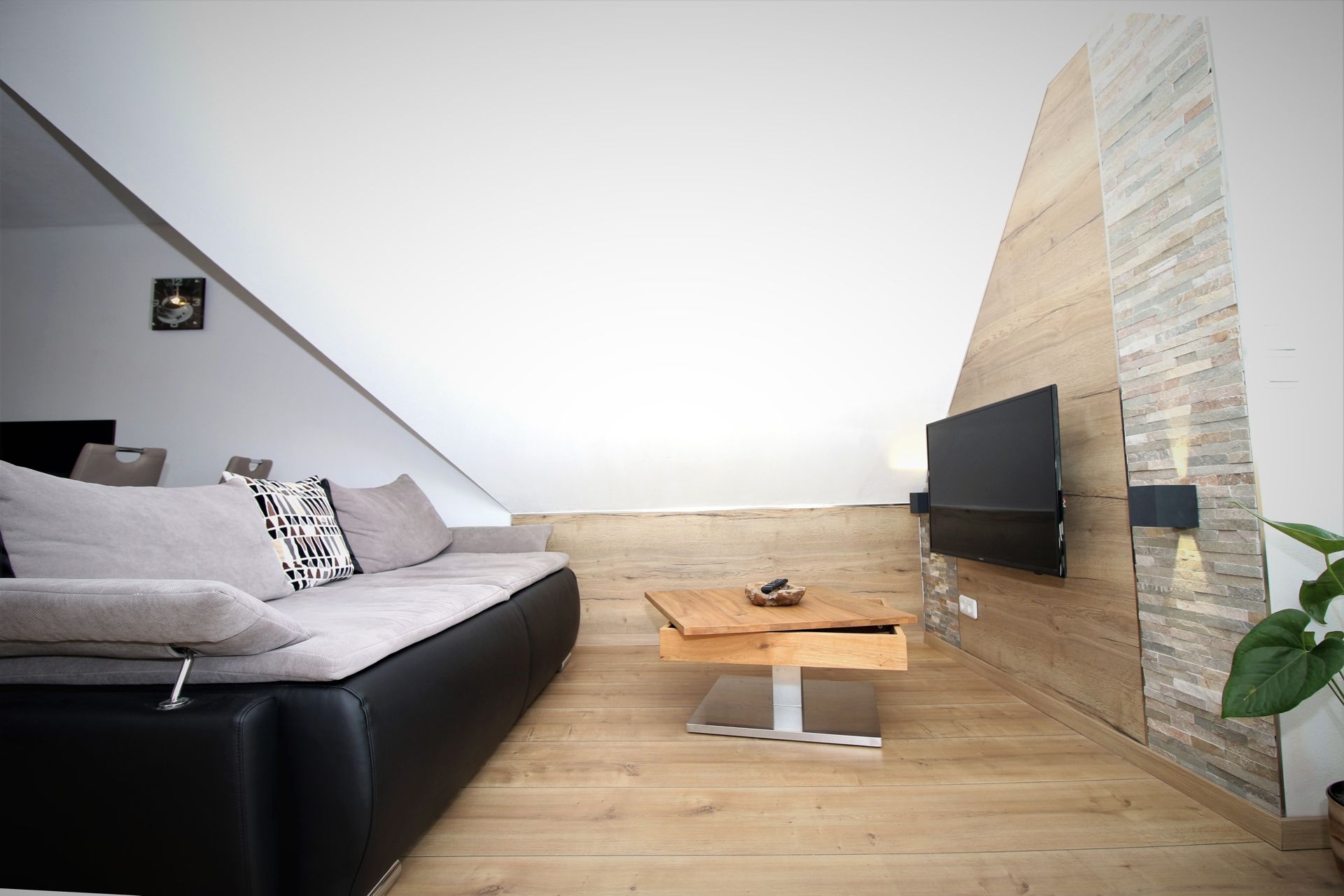 Schlafsofa mit Smart-TV