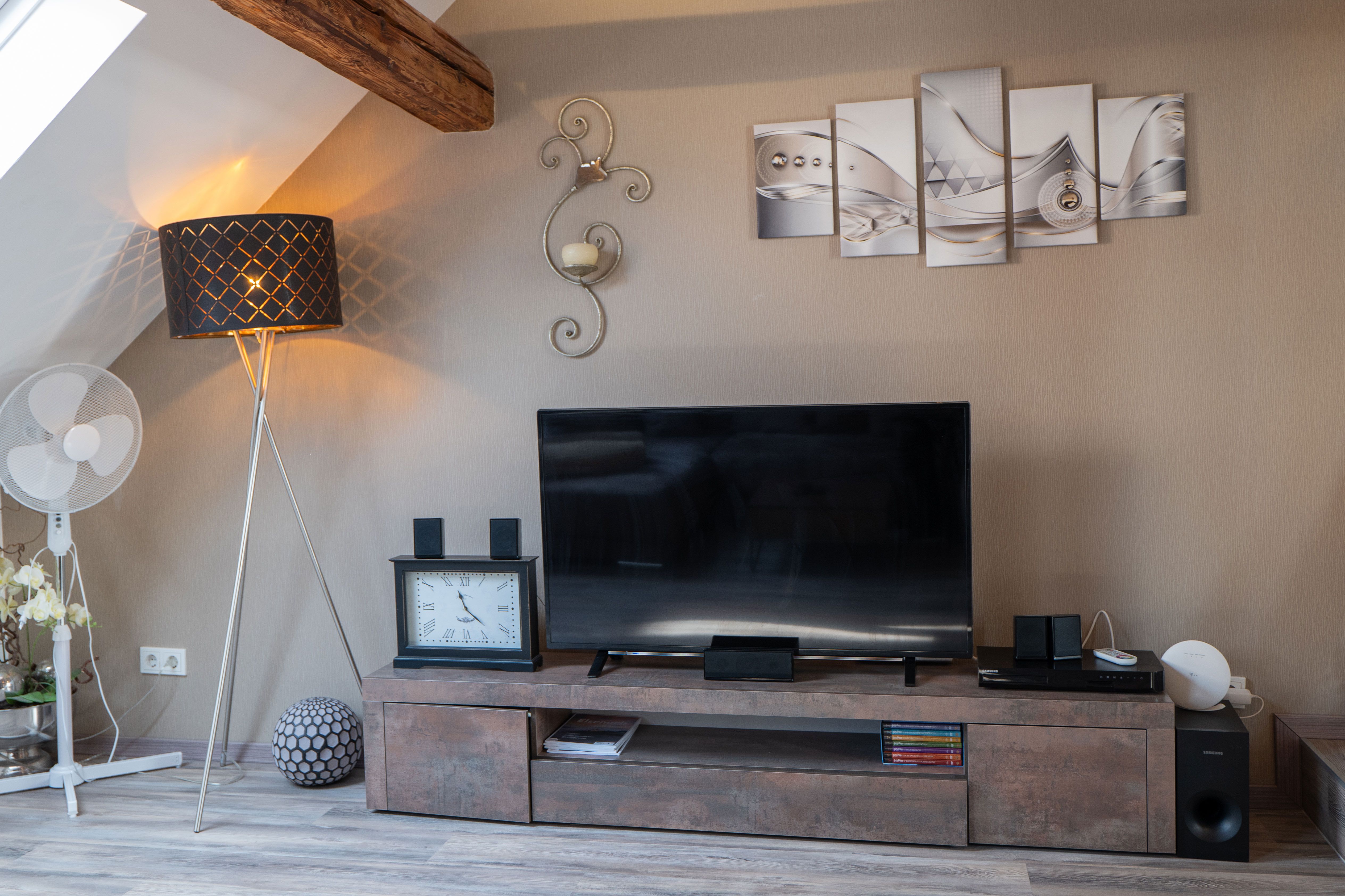 TV