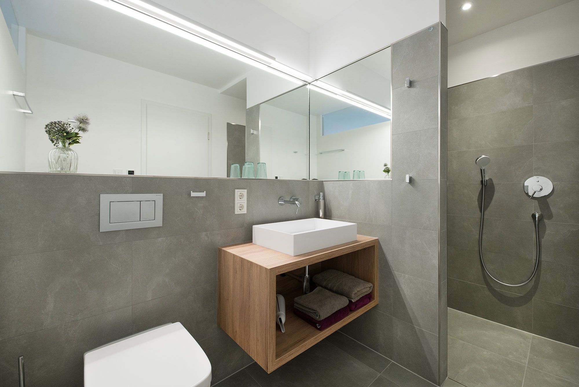 Suites MITTE - Bad mit ebenerdiger Dusche