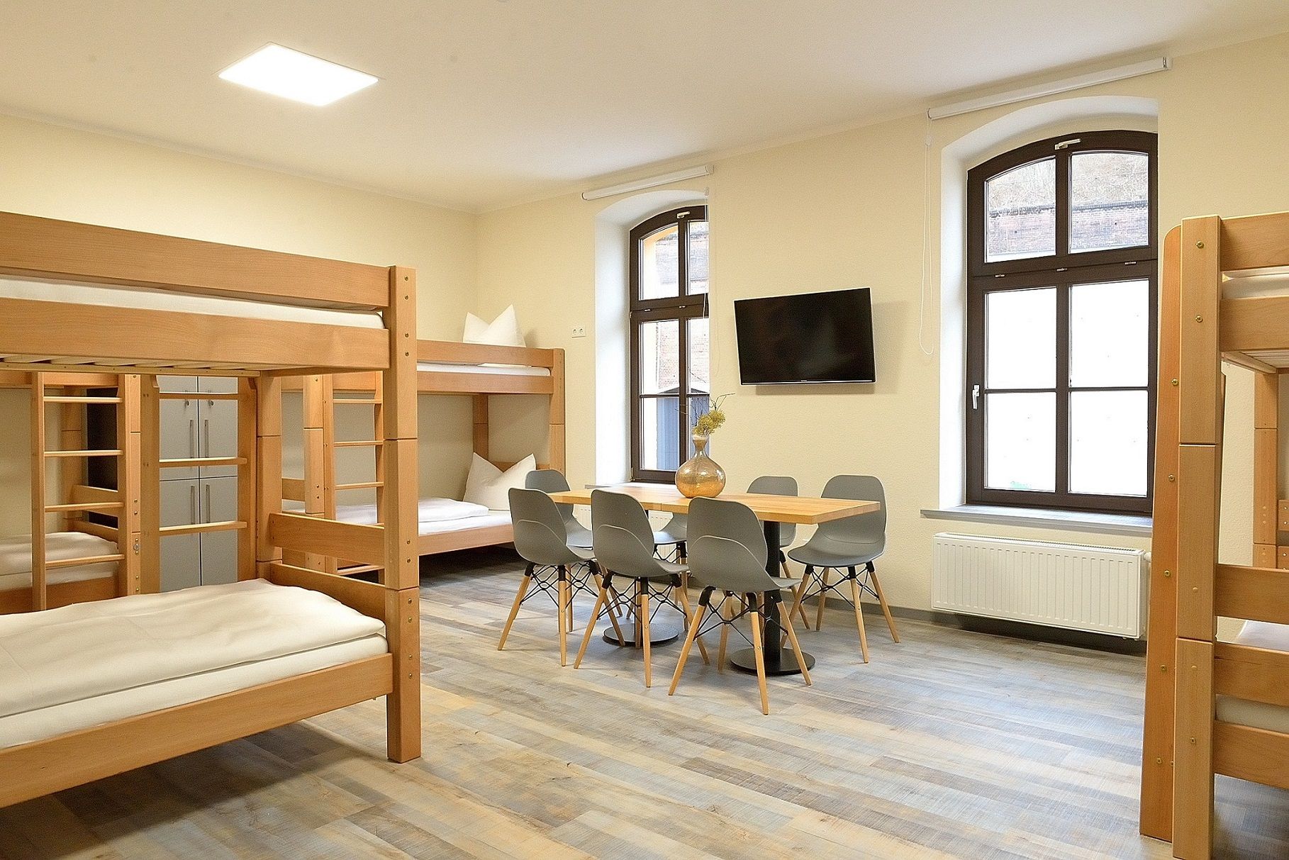 8 Bett Zimmer