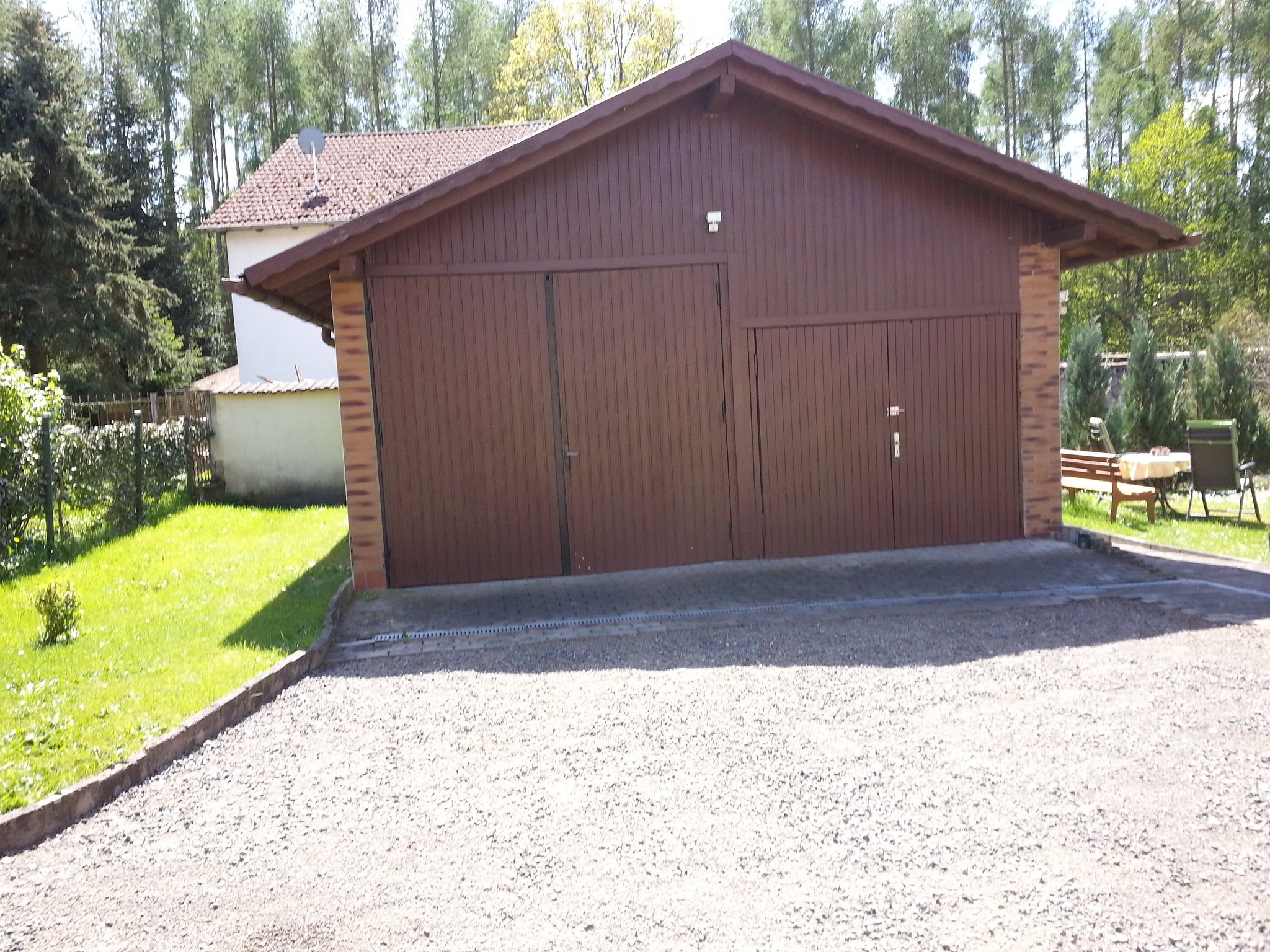 Garage (linke Hälfte zur Nutzung)