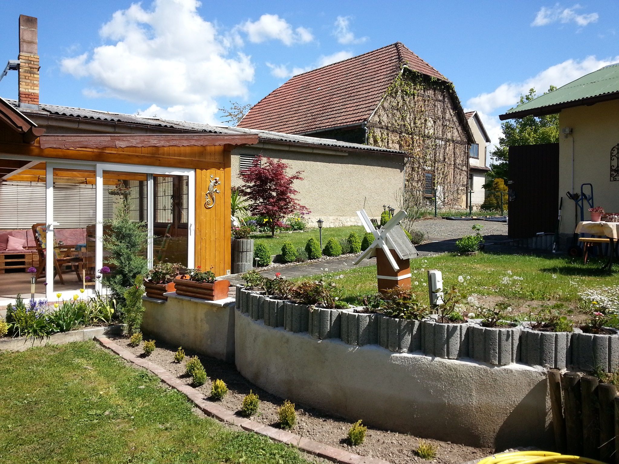 Wintergarten mit Hof & Vorgarten