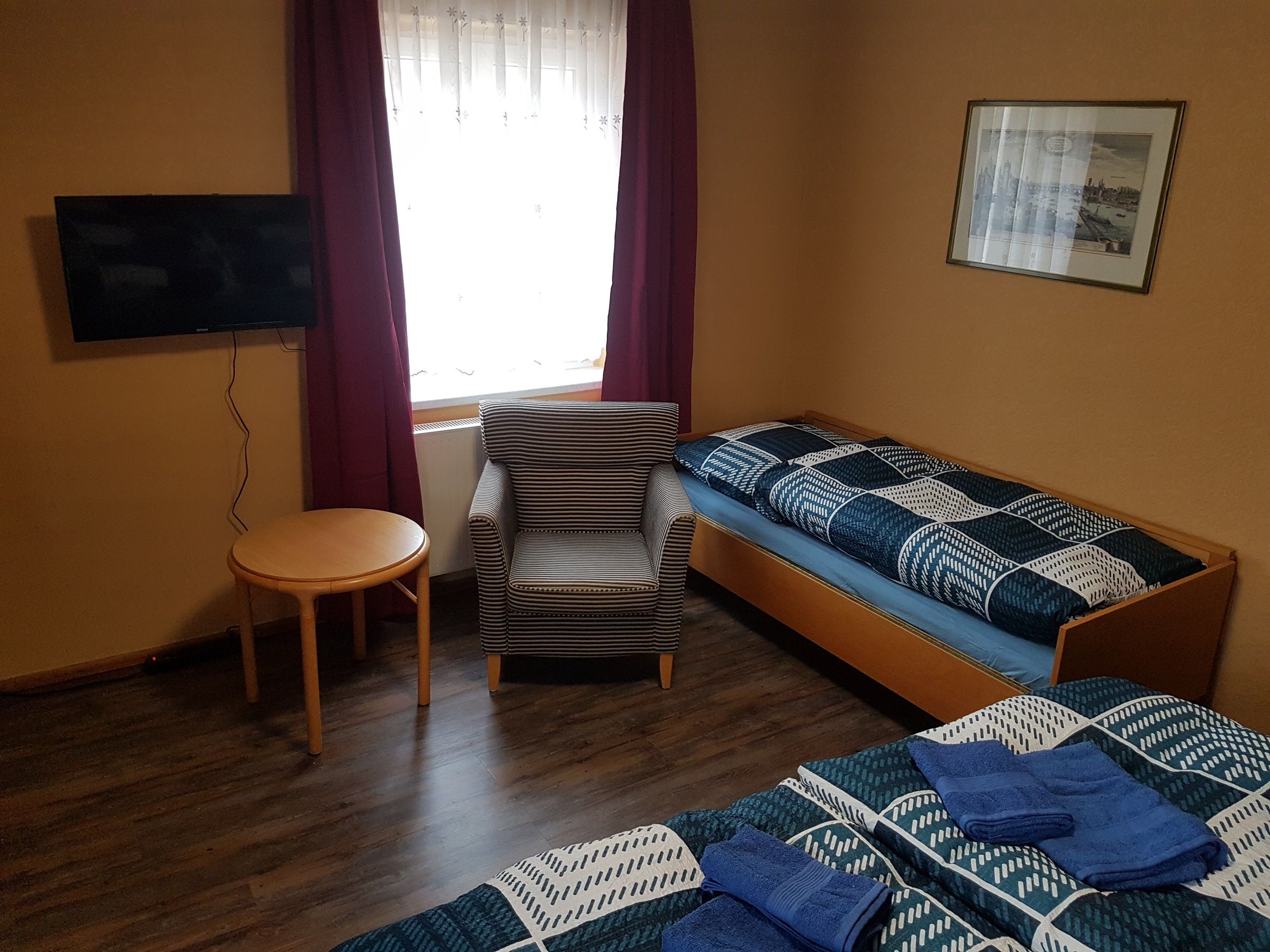 Schlafzimmer 1.OG links mit Kinderbett