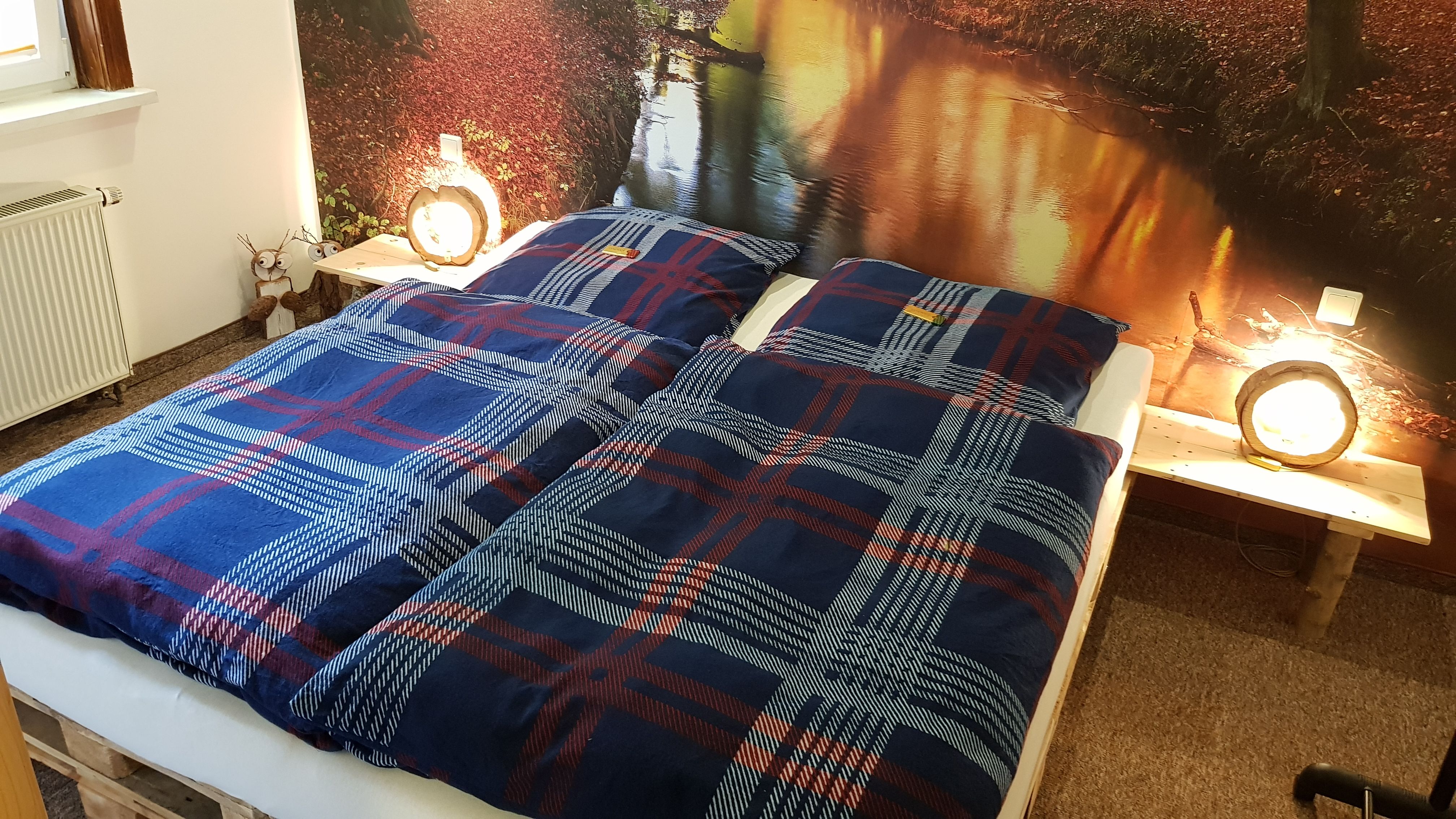 Schlafzimmer mit Doppelbett