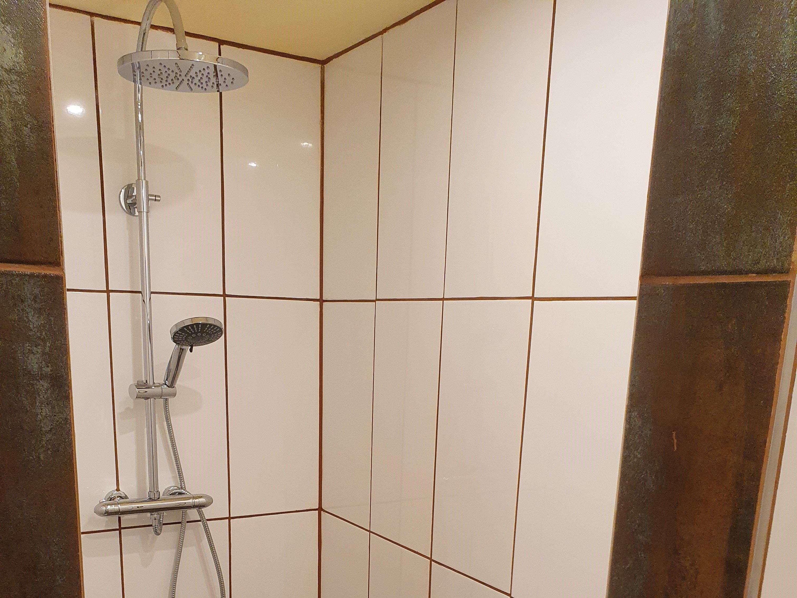 Dusche im Bad im ausgebauten Keller
