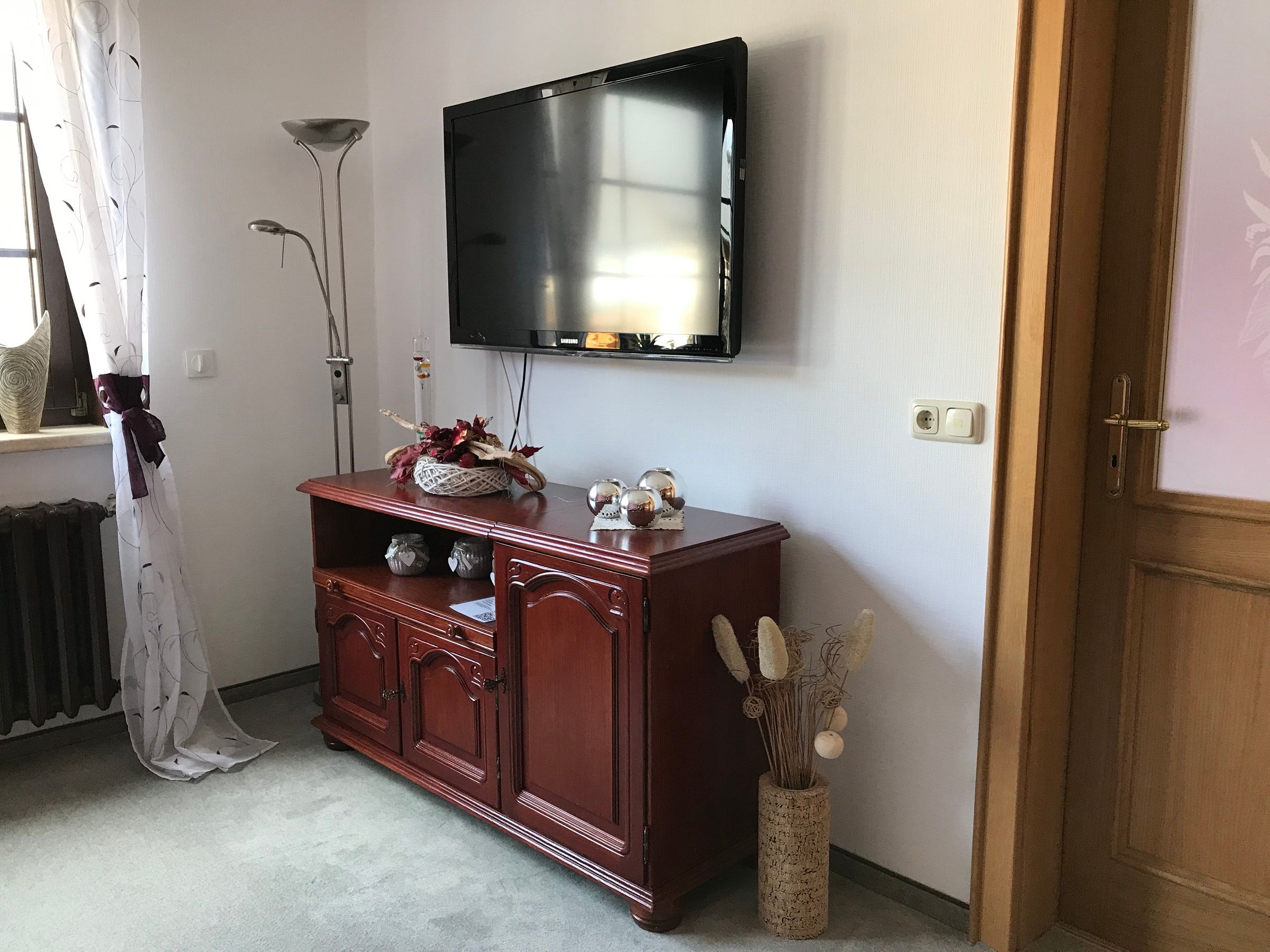 Wohnzimmer mit TV Gerät
