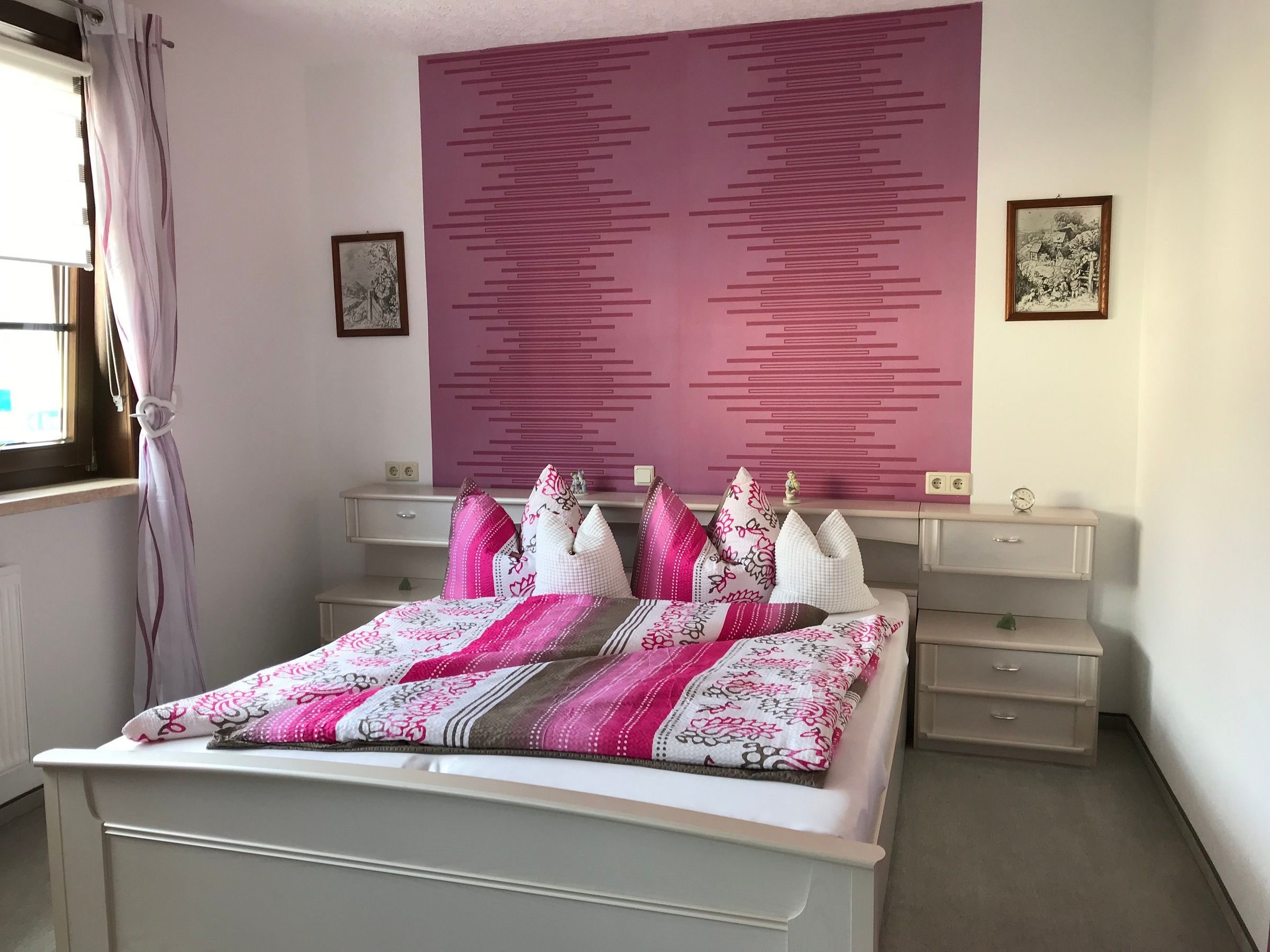 Schlafzimmer mit Doppelbett
