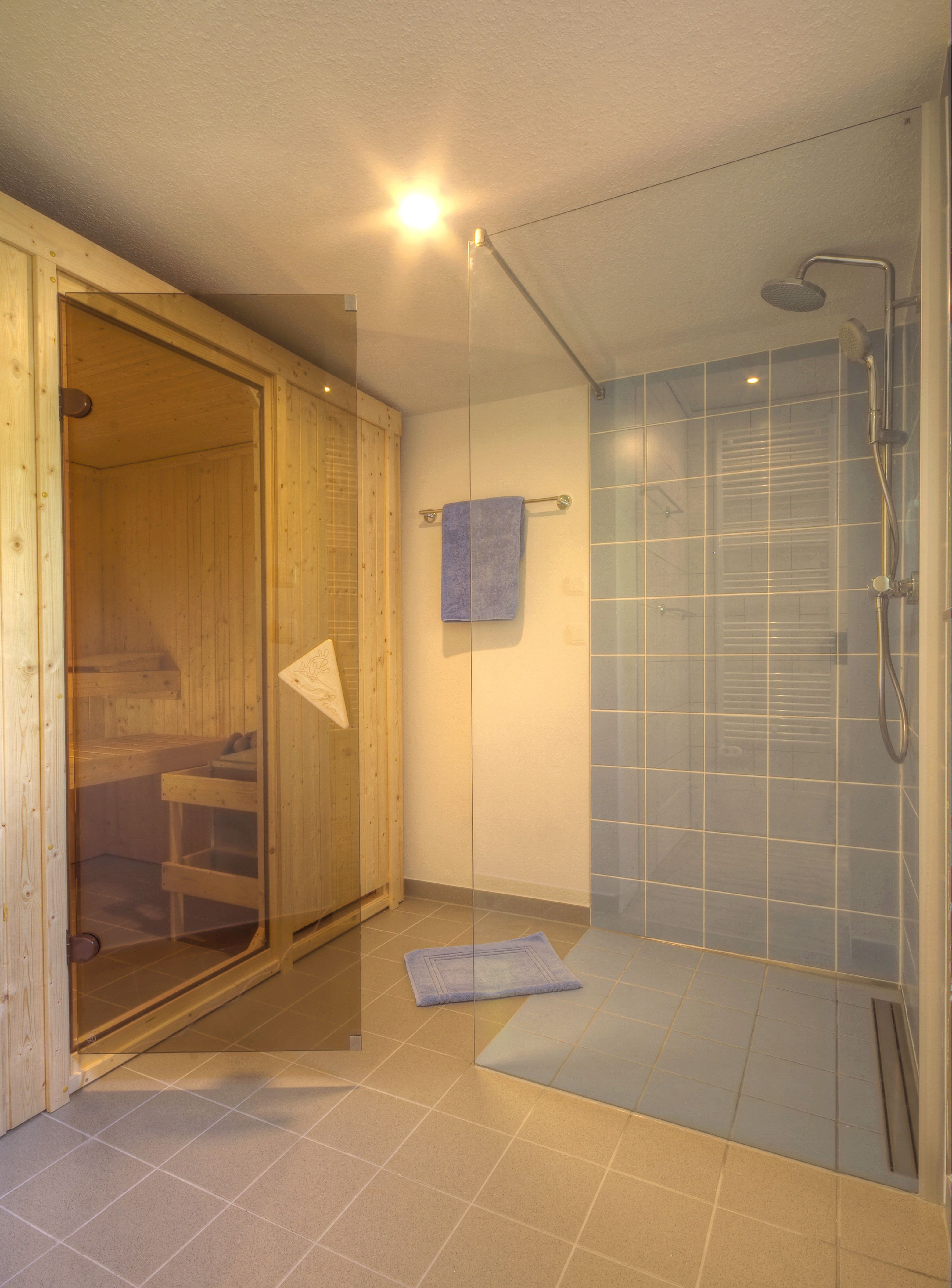 Sauna und Dusche
