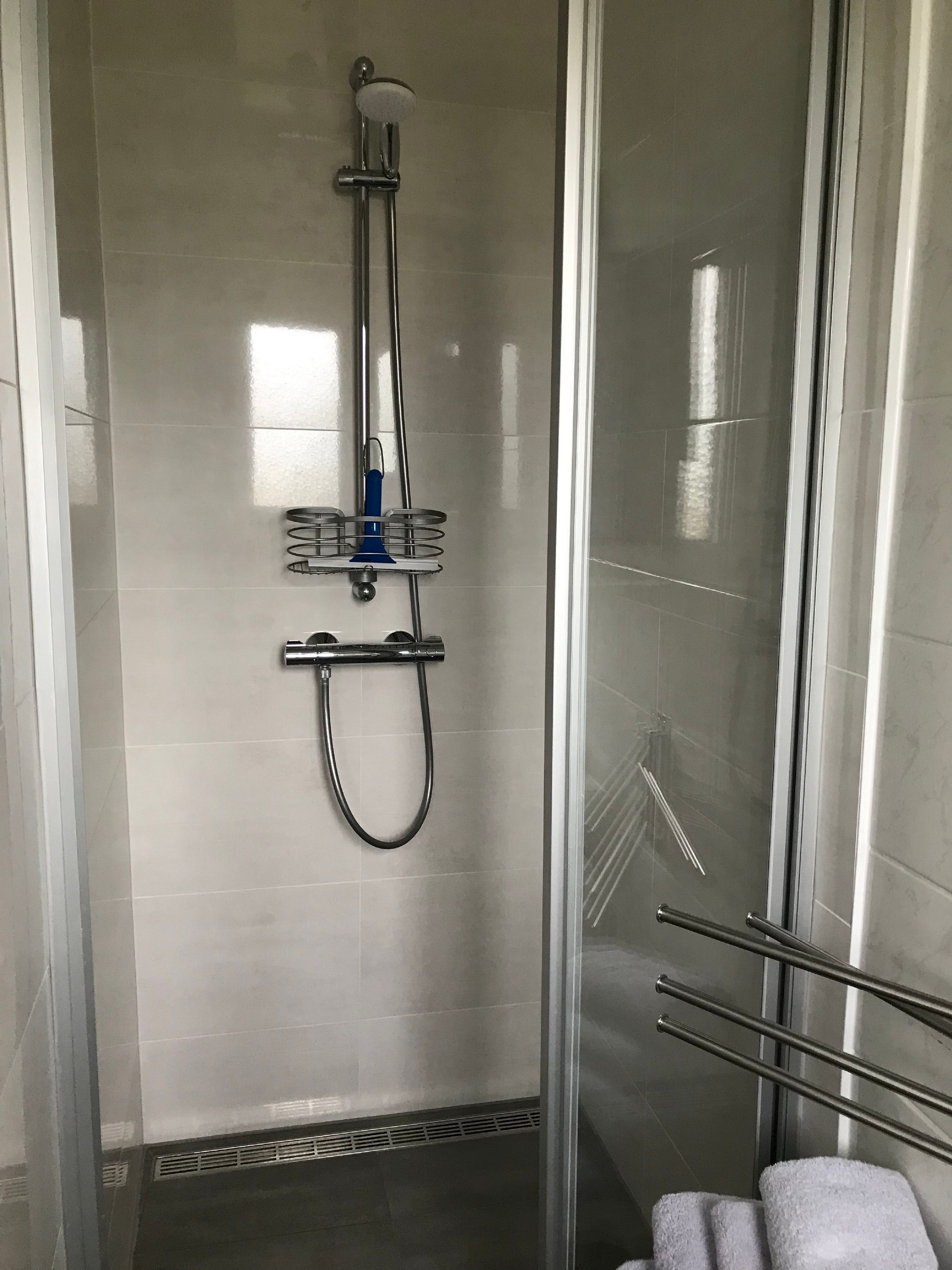 Dusche im Bad