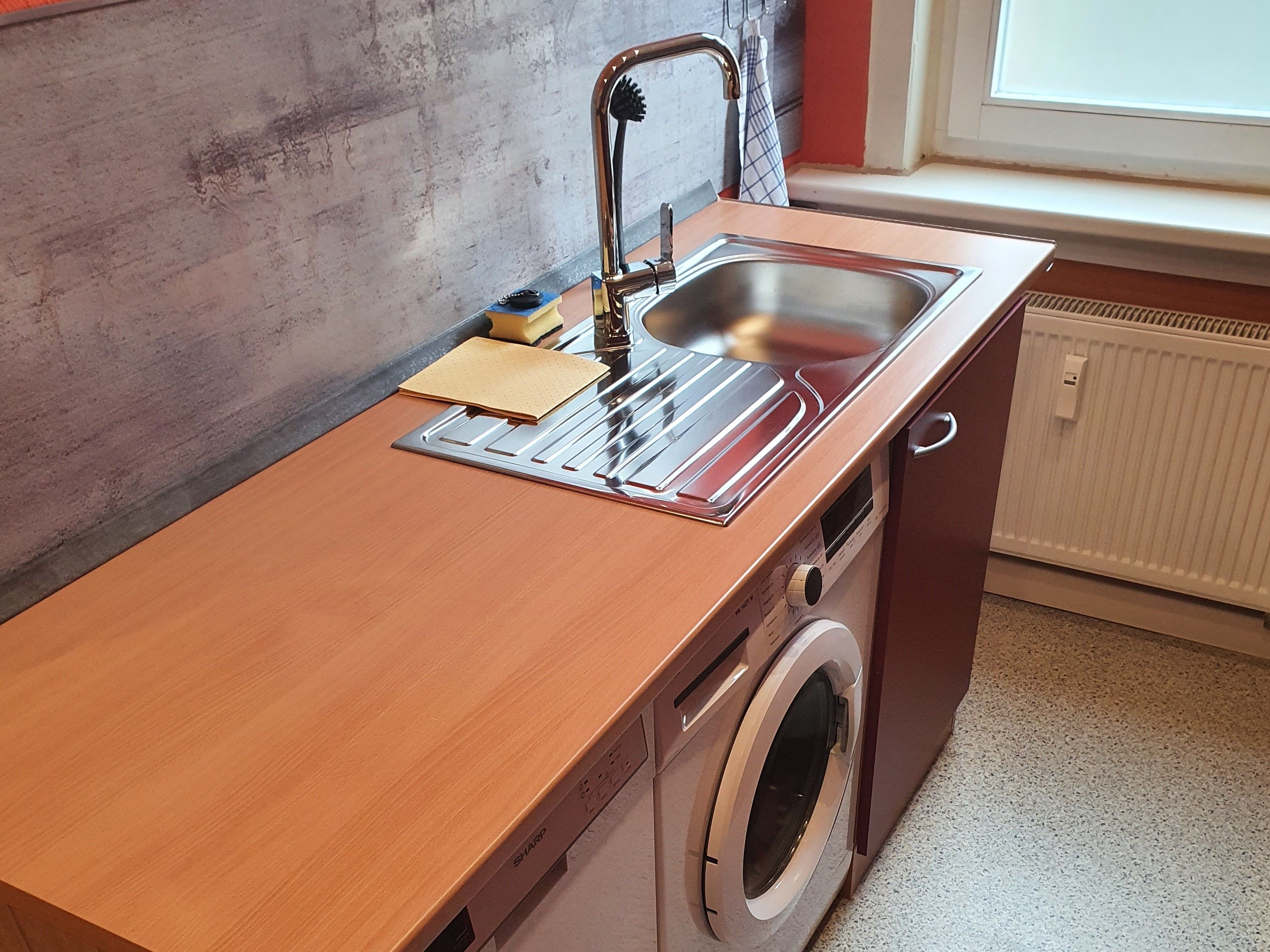 Küche mit Waschmaschine