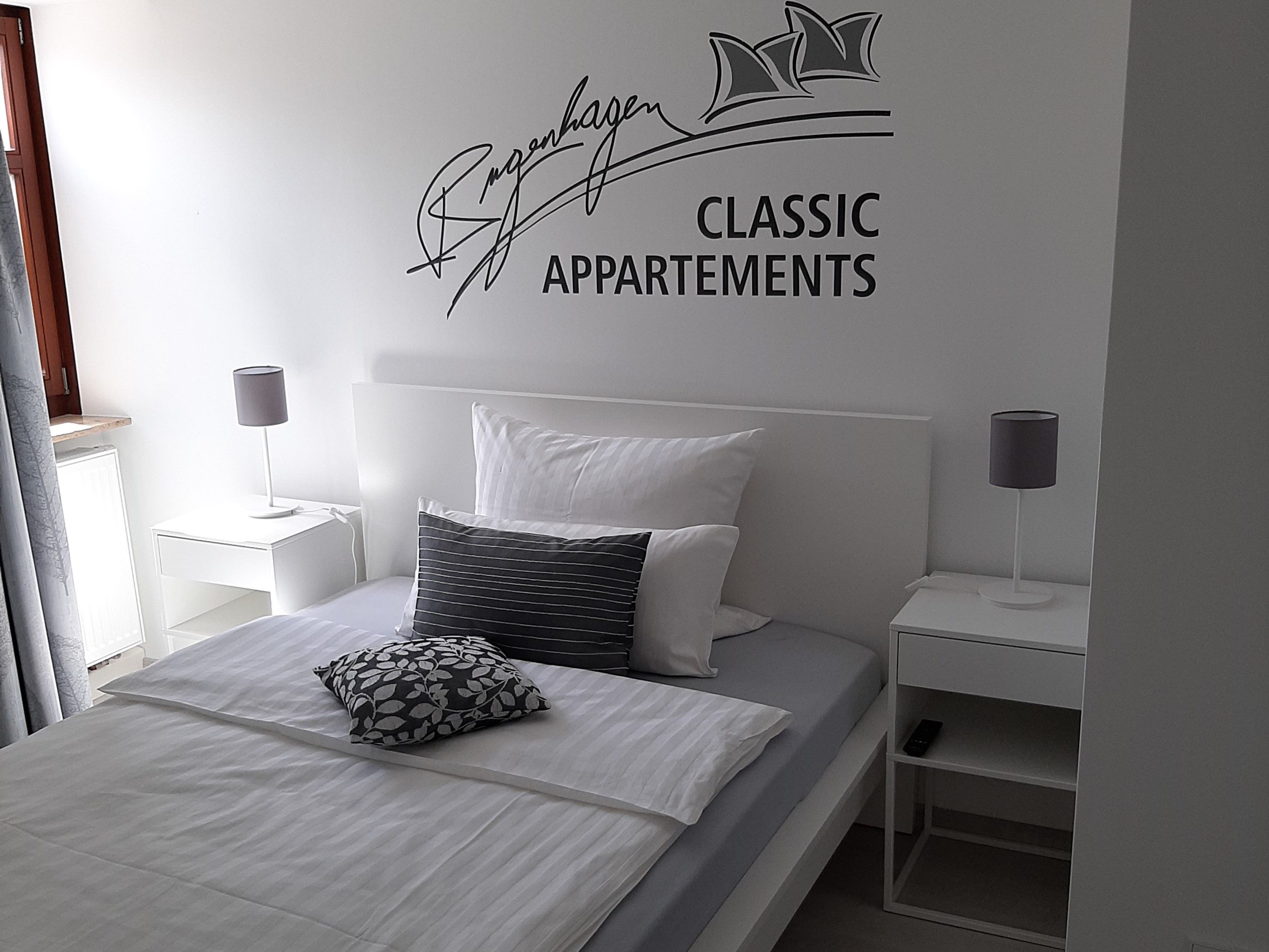 2. Schlafzimmer mit Futonbett