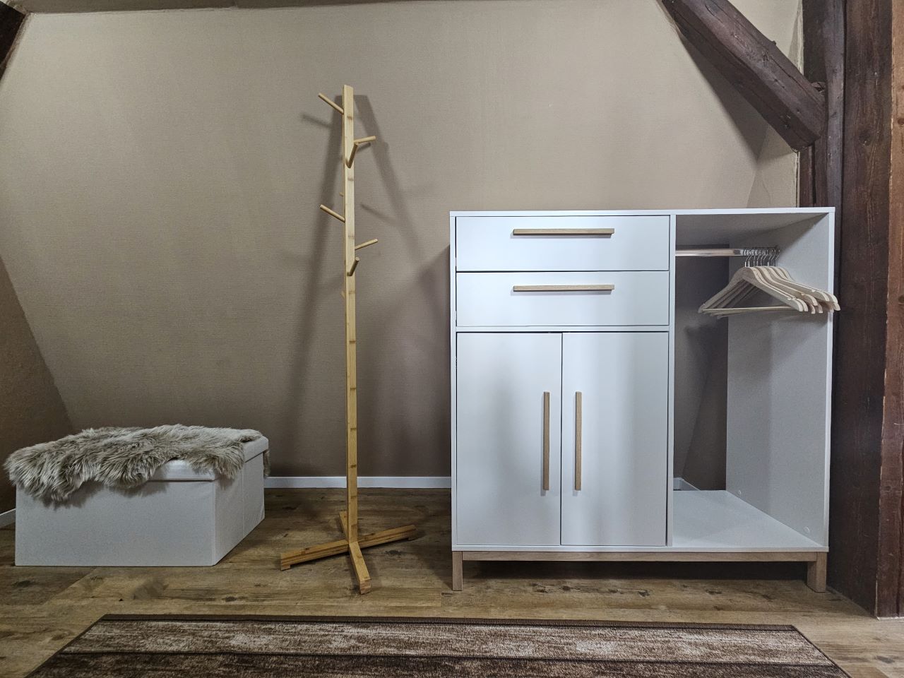 Kleiderschrank