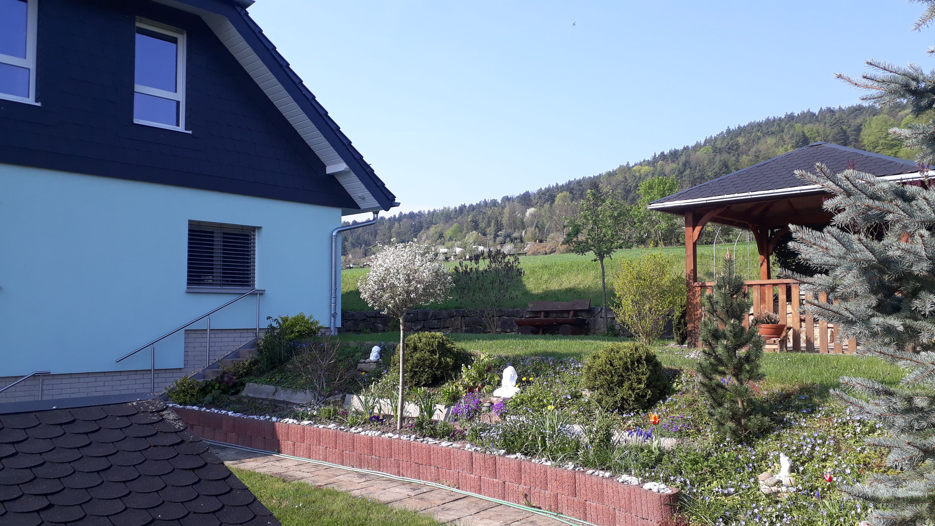 Garten mit Grillplatz