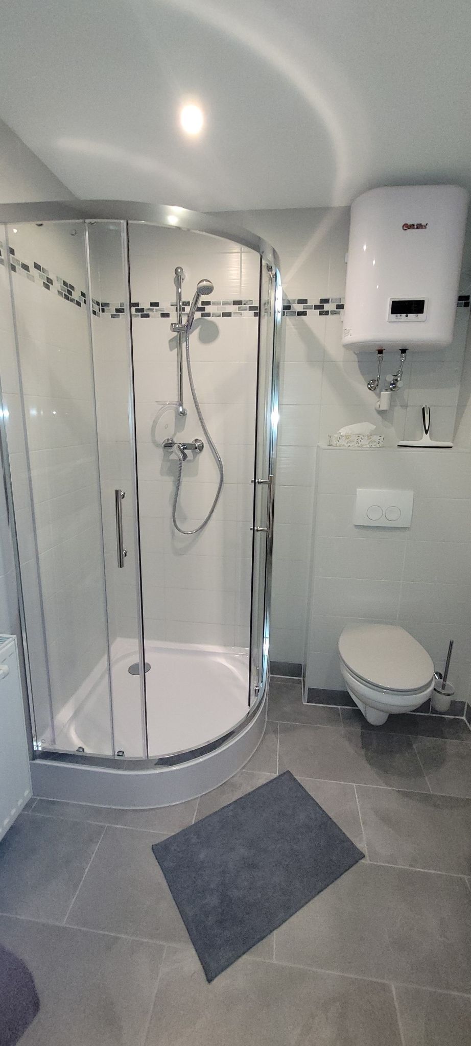 Bad und Dusche