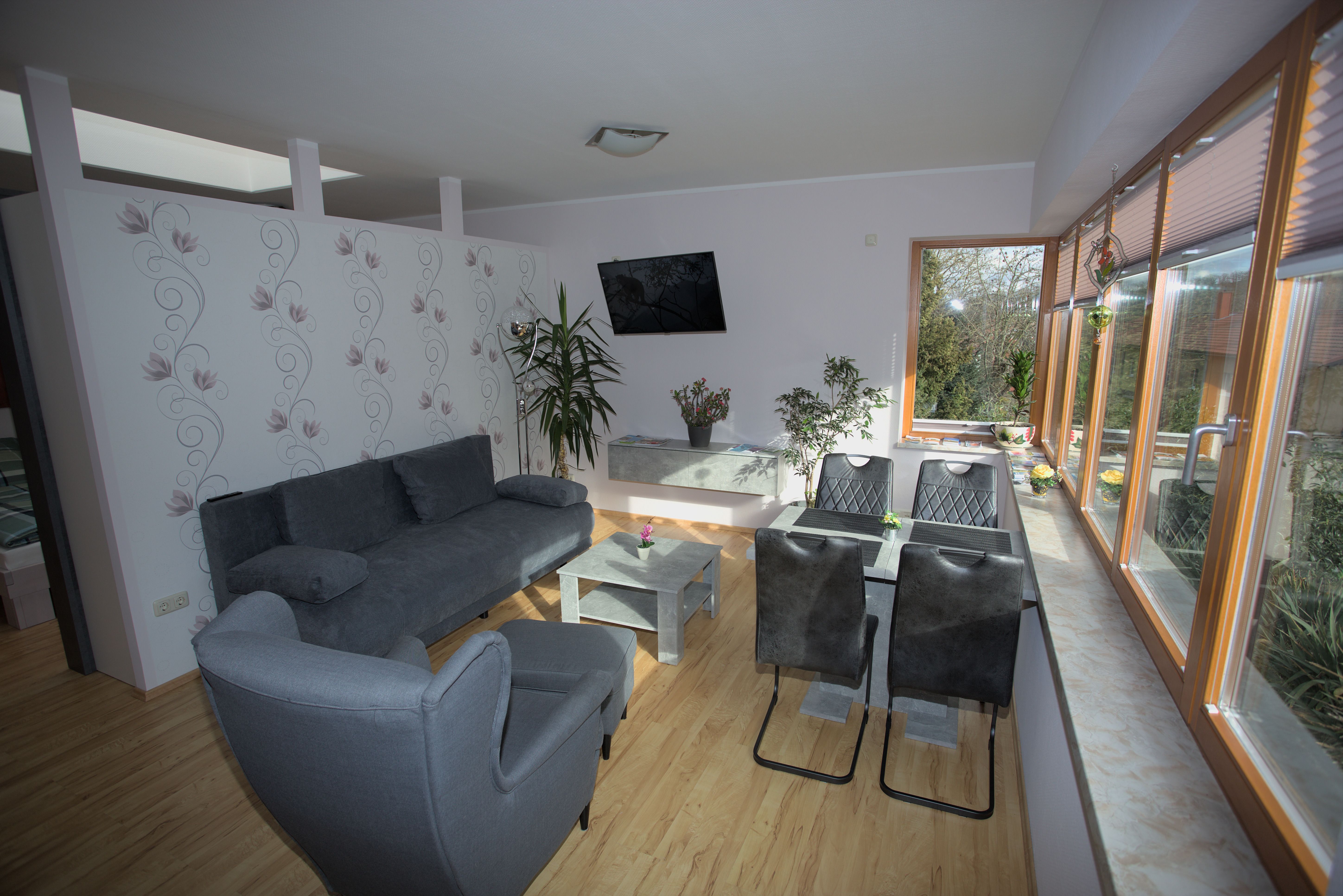 Wohnbereich mit ausziehbaren Sofa