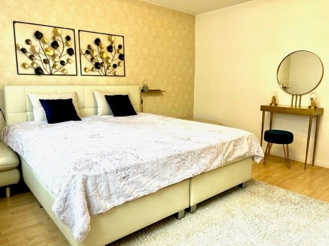 Schlafzimmer mit Doppelbett