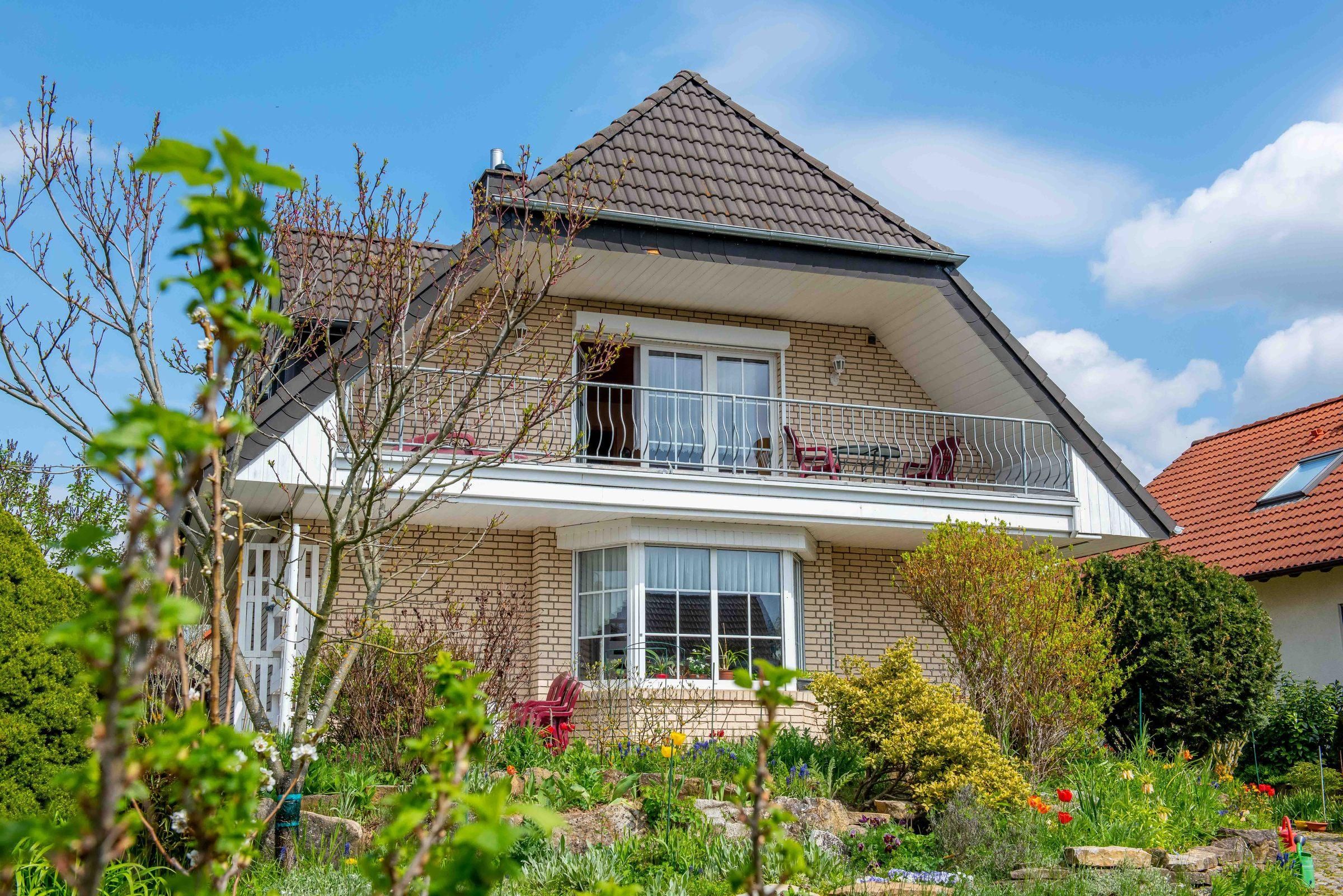 Haus und Balkon