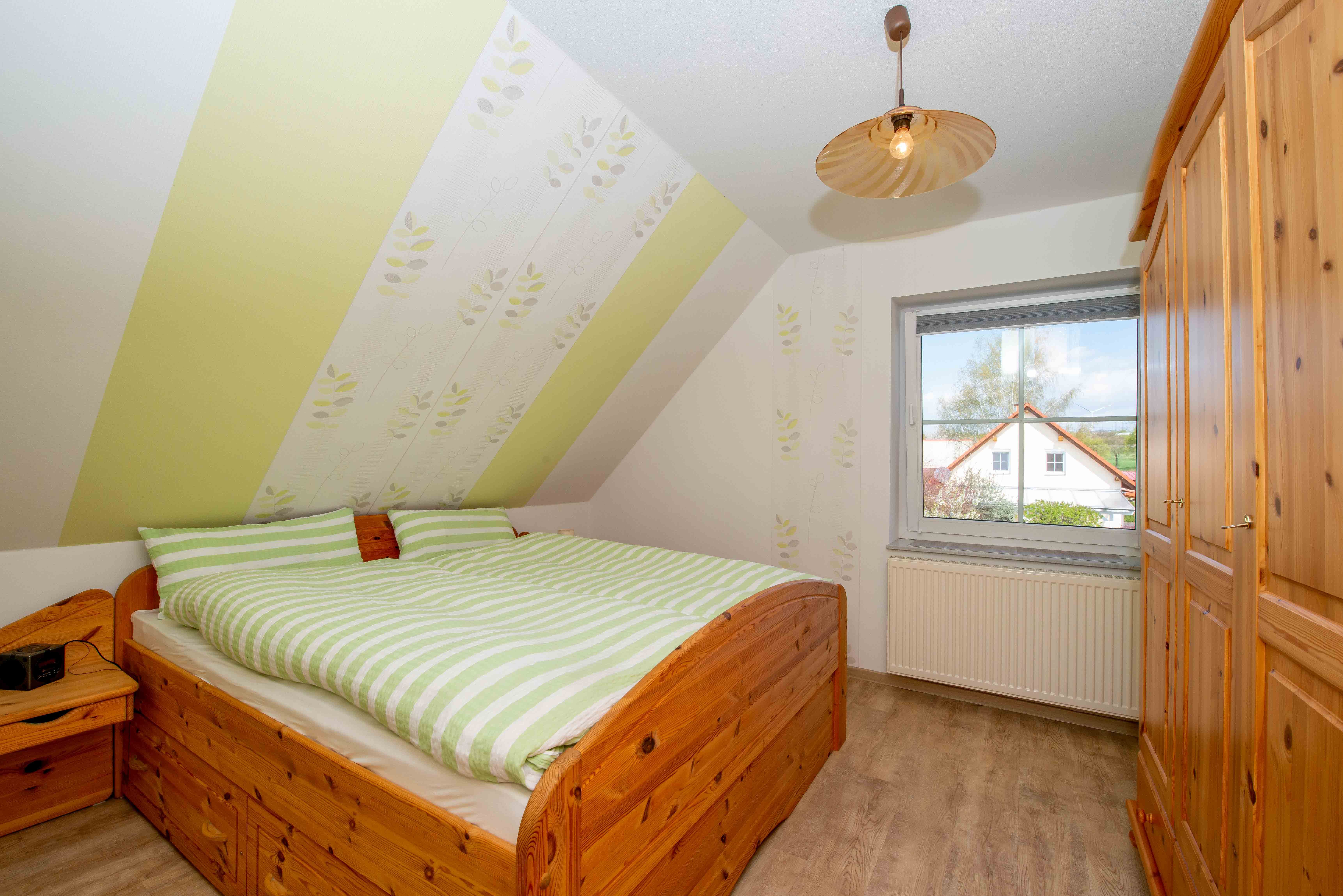 Schlafzimmer 1