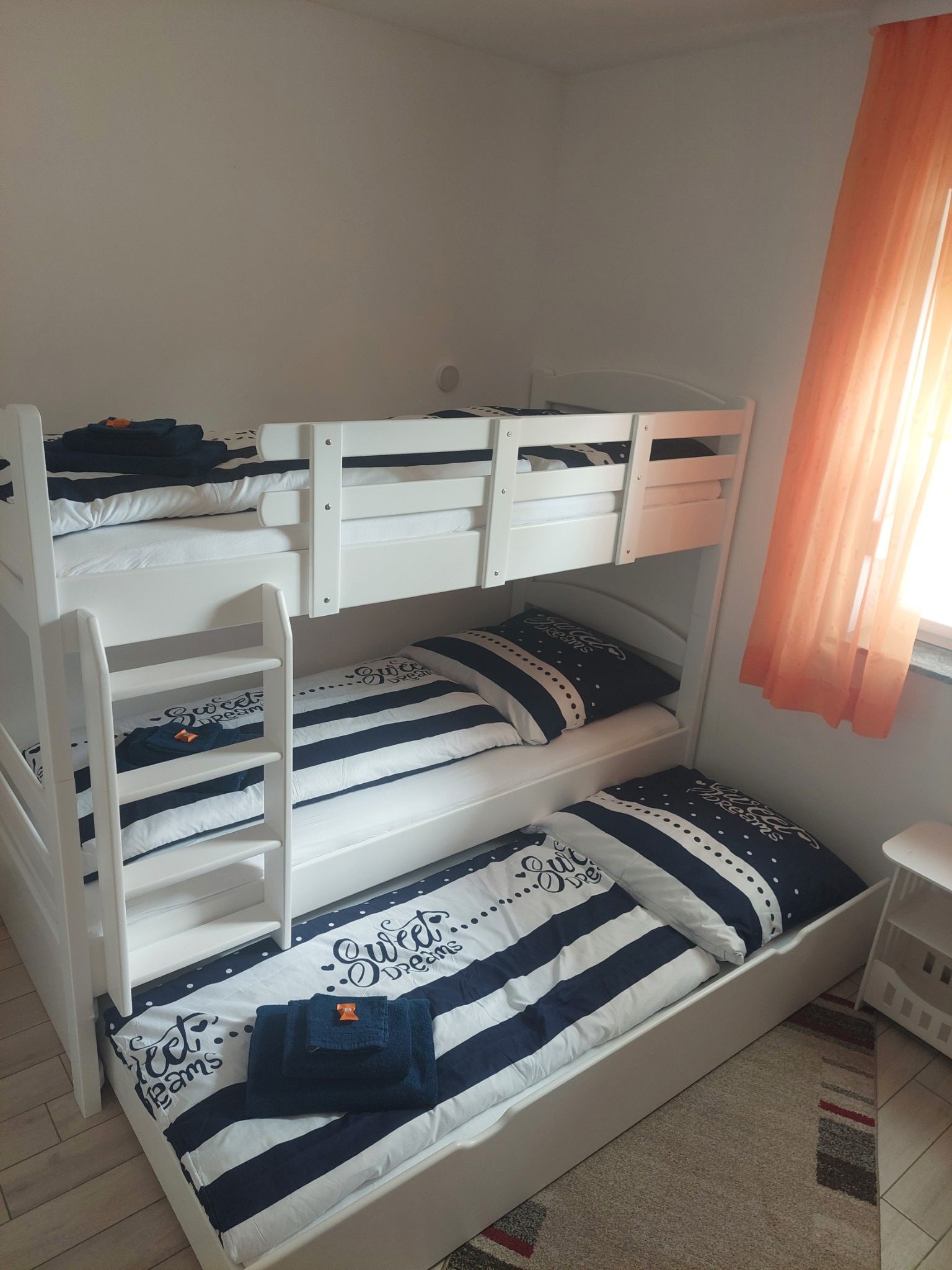 Schlafzimmer Etagenbett mit Aufbettung