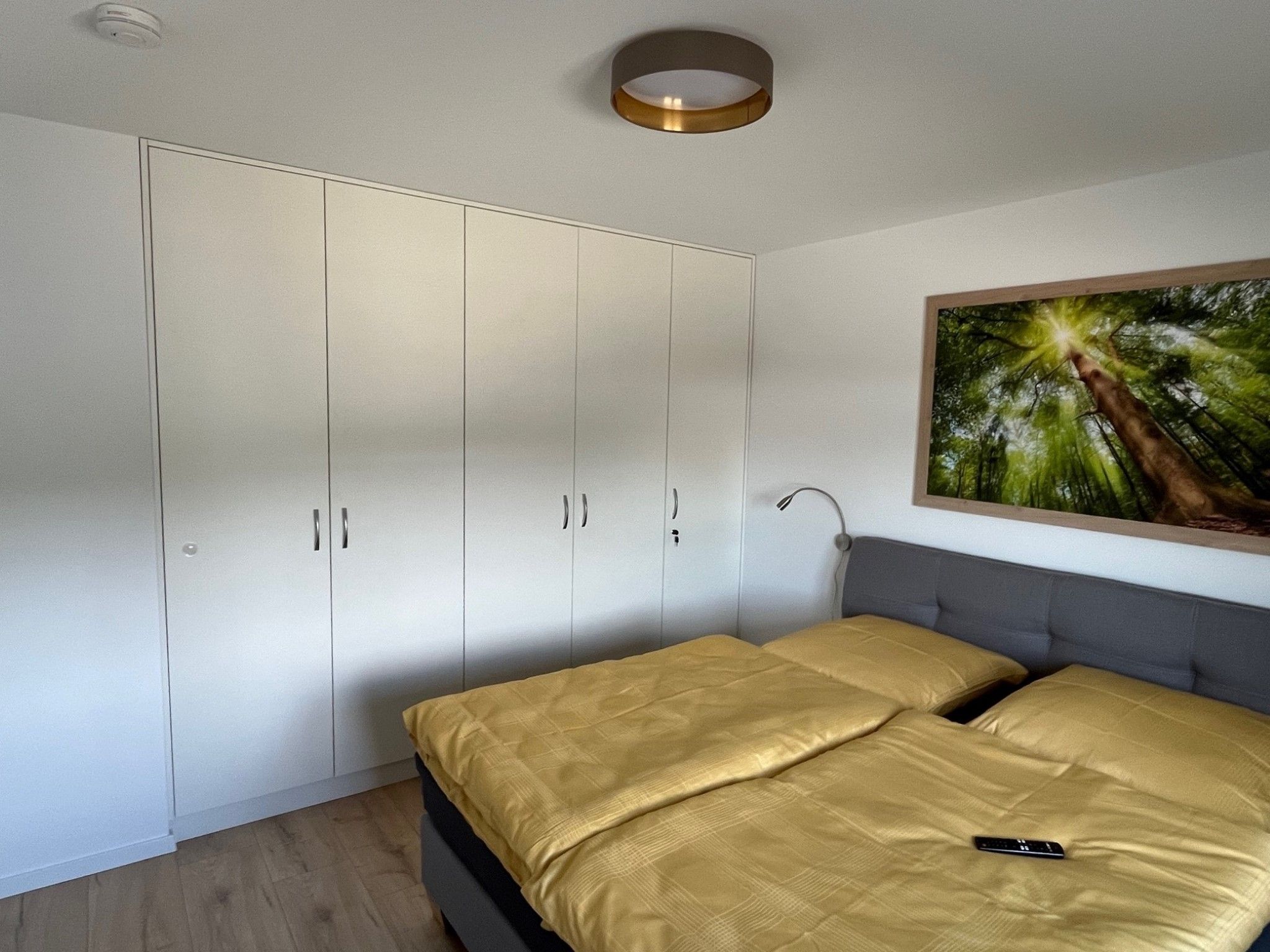 Schlafzimmer mit Einbauschränken