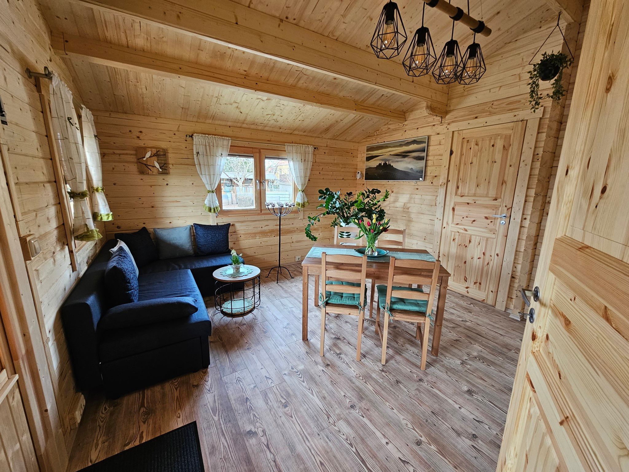 Wohnzimmer mit Essbereich