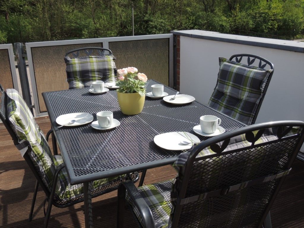 Tisch auf Terrasse