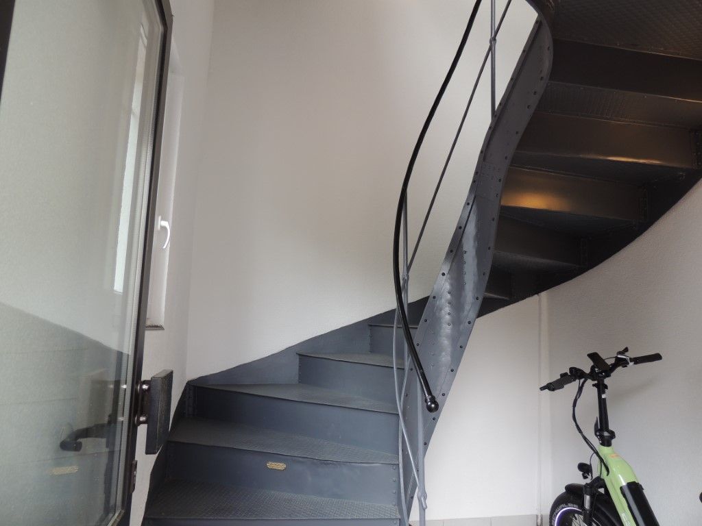 Treppe / Abstellmöglichkeit Fahrräder od. Kinderwagen
