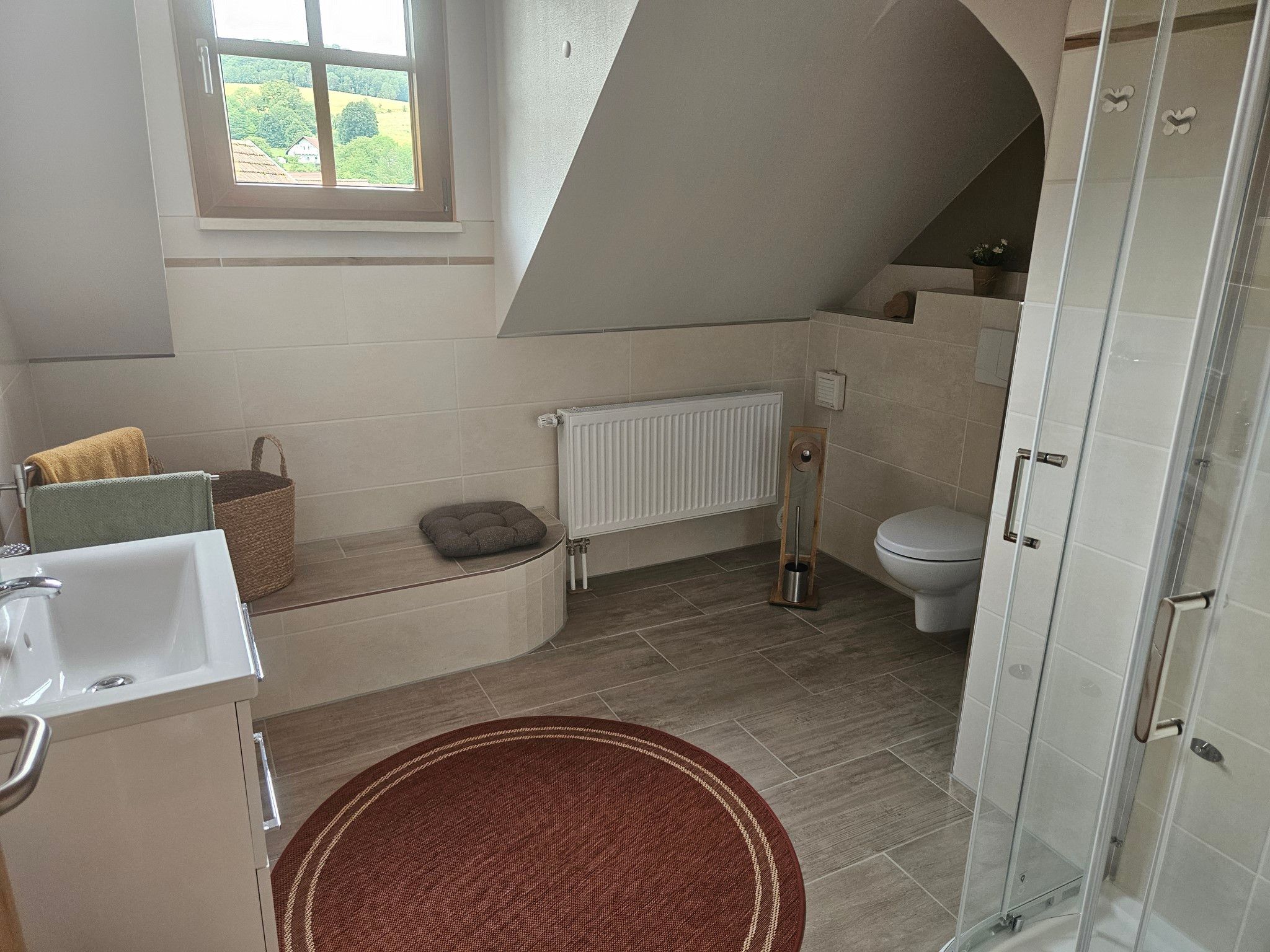 Bad mit WC und Dusche