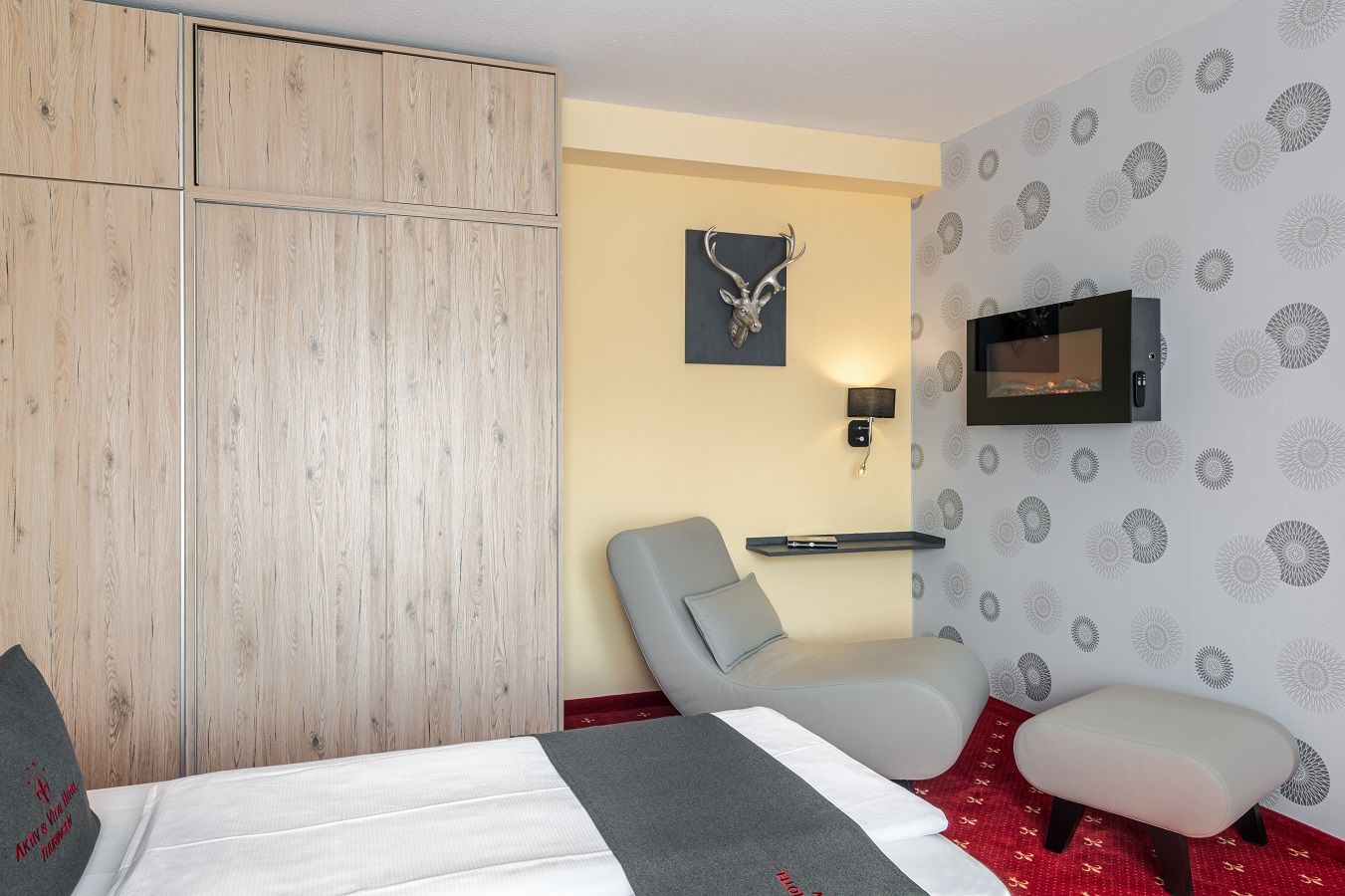 Relaxsessel & Kamin Deluxe-Zimmer