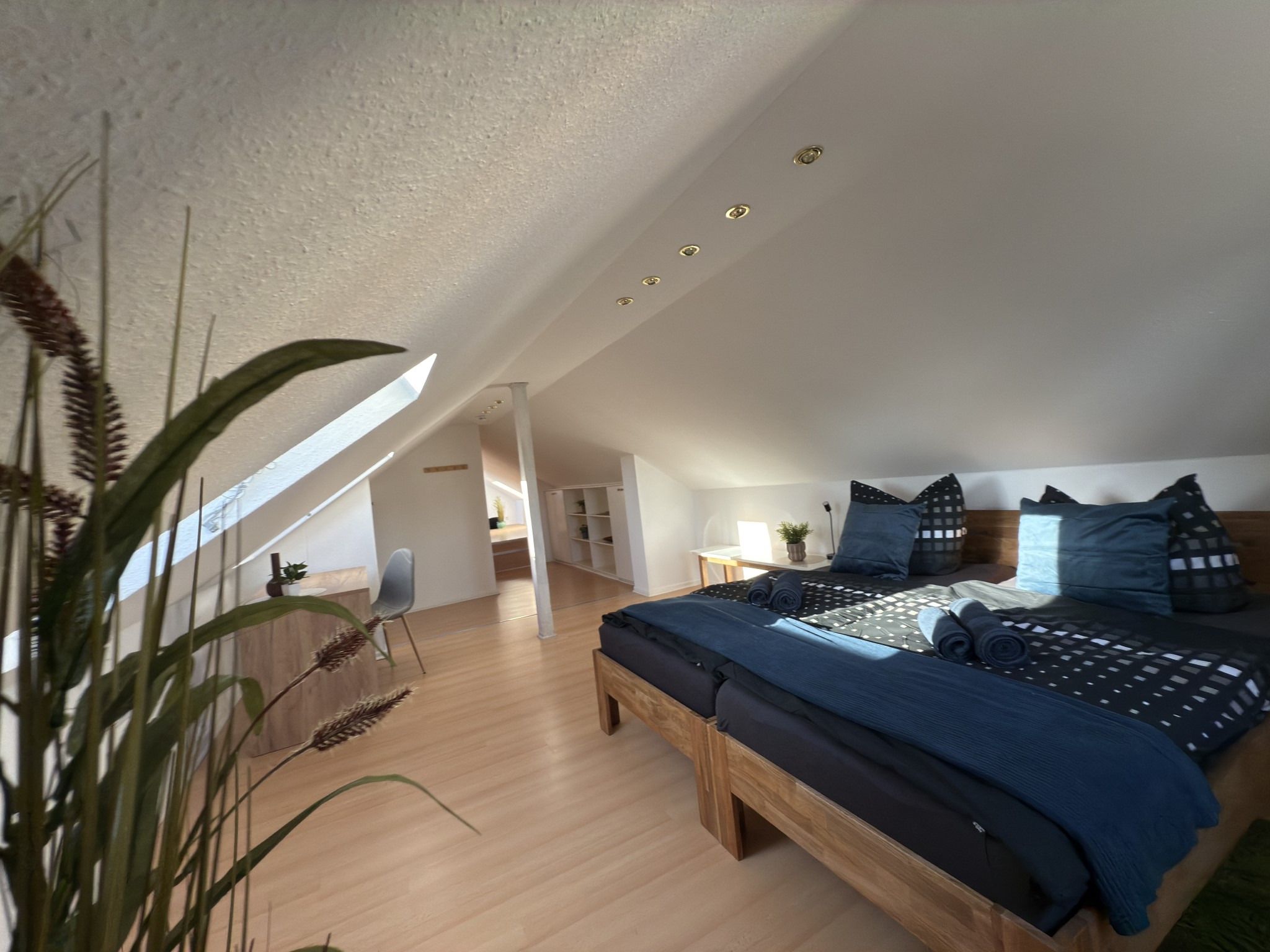 Schlafzimmer 3 mit Doppelbett und Einzelbett