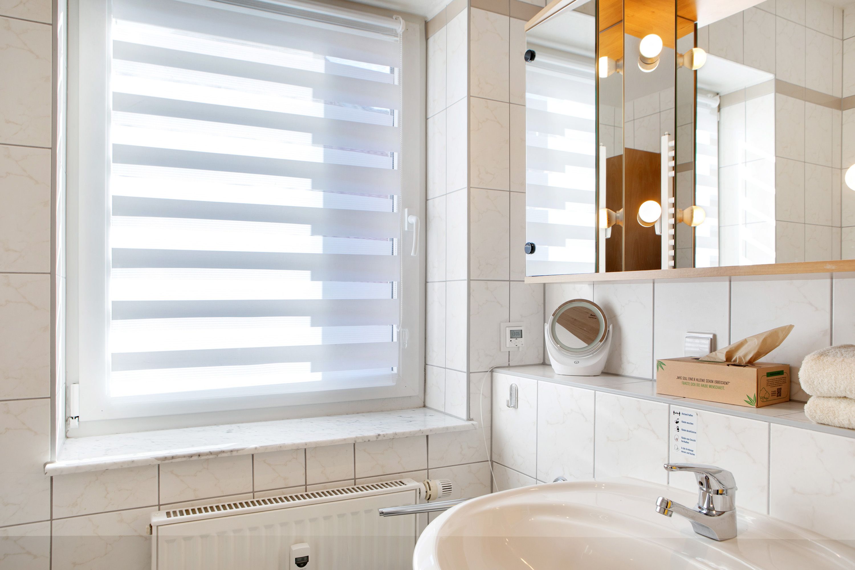 Bad 1 mit Badewanne