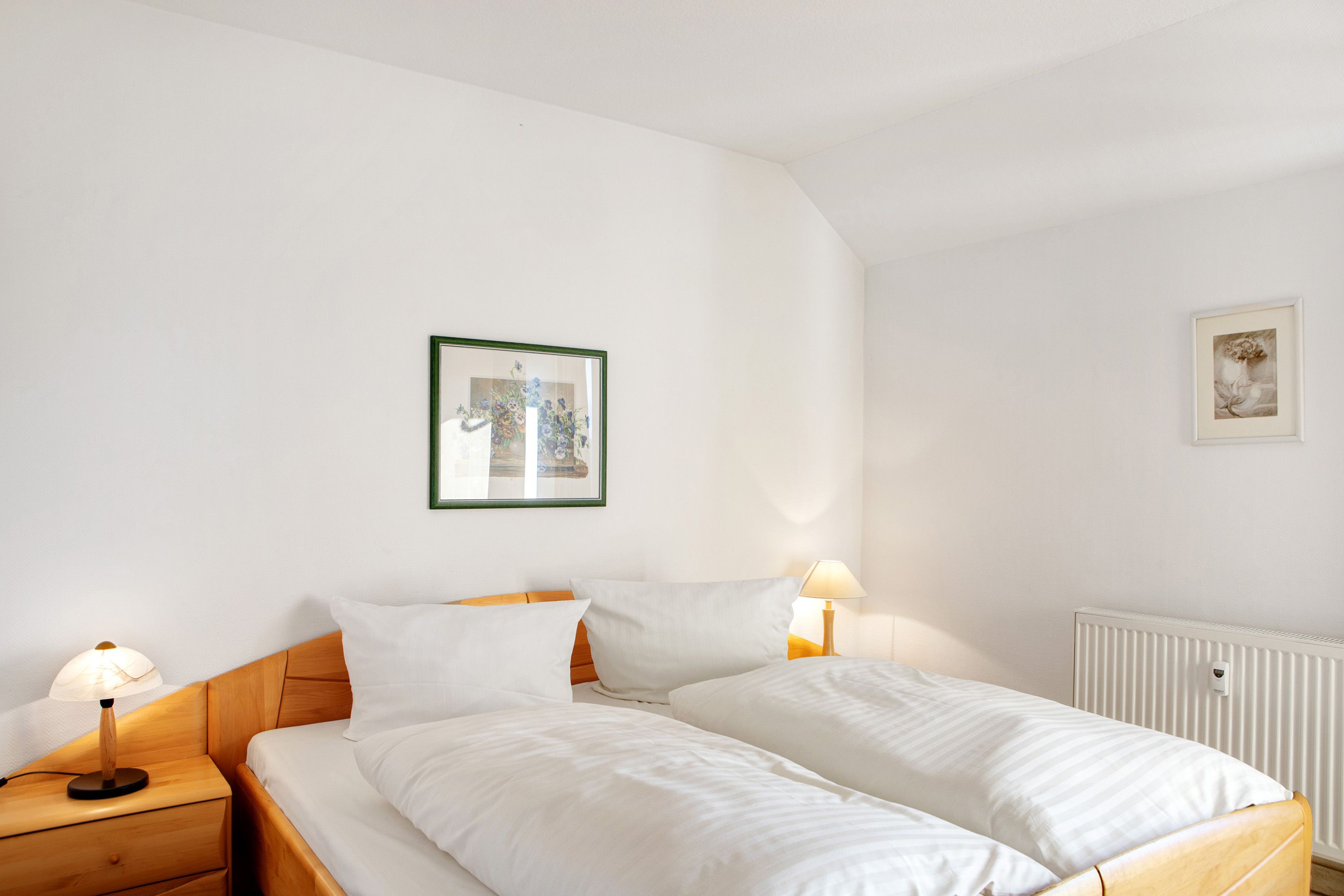 Schlafzimmer 1 mit Doppelbett