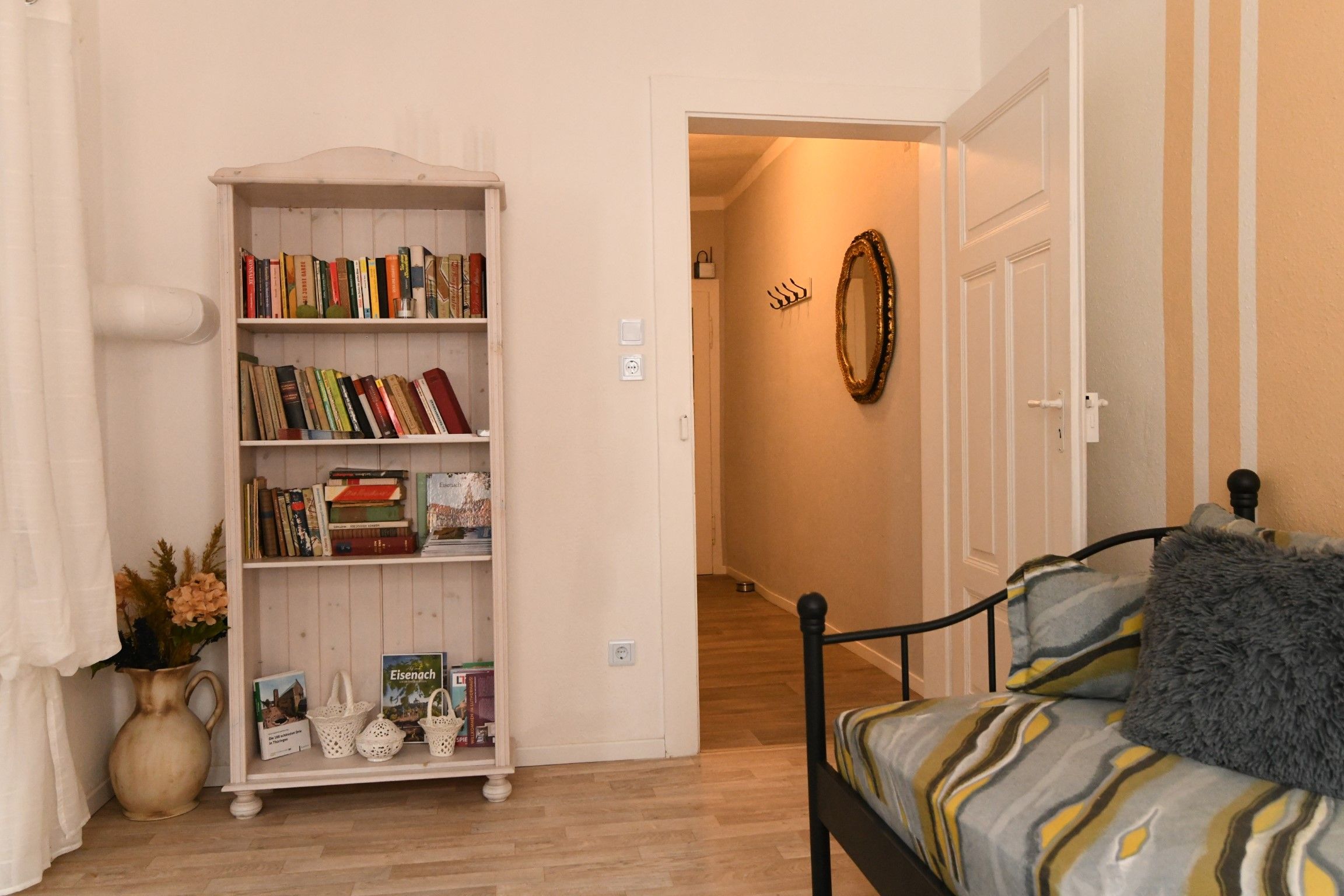 Blick Wohn-/Schlafzimmer in den Flur Apart.2