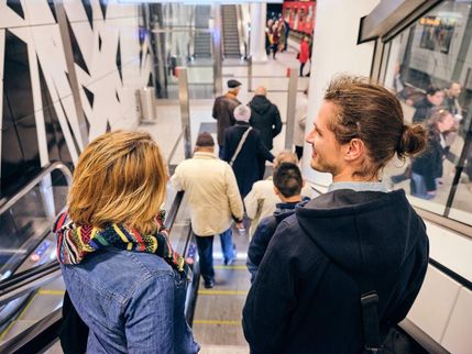 Kunst im Untergrund - die Wehrhahn-Linie Deutsch Erwachsener